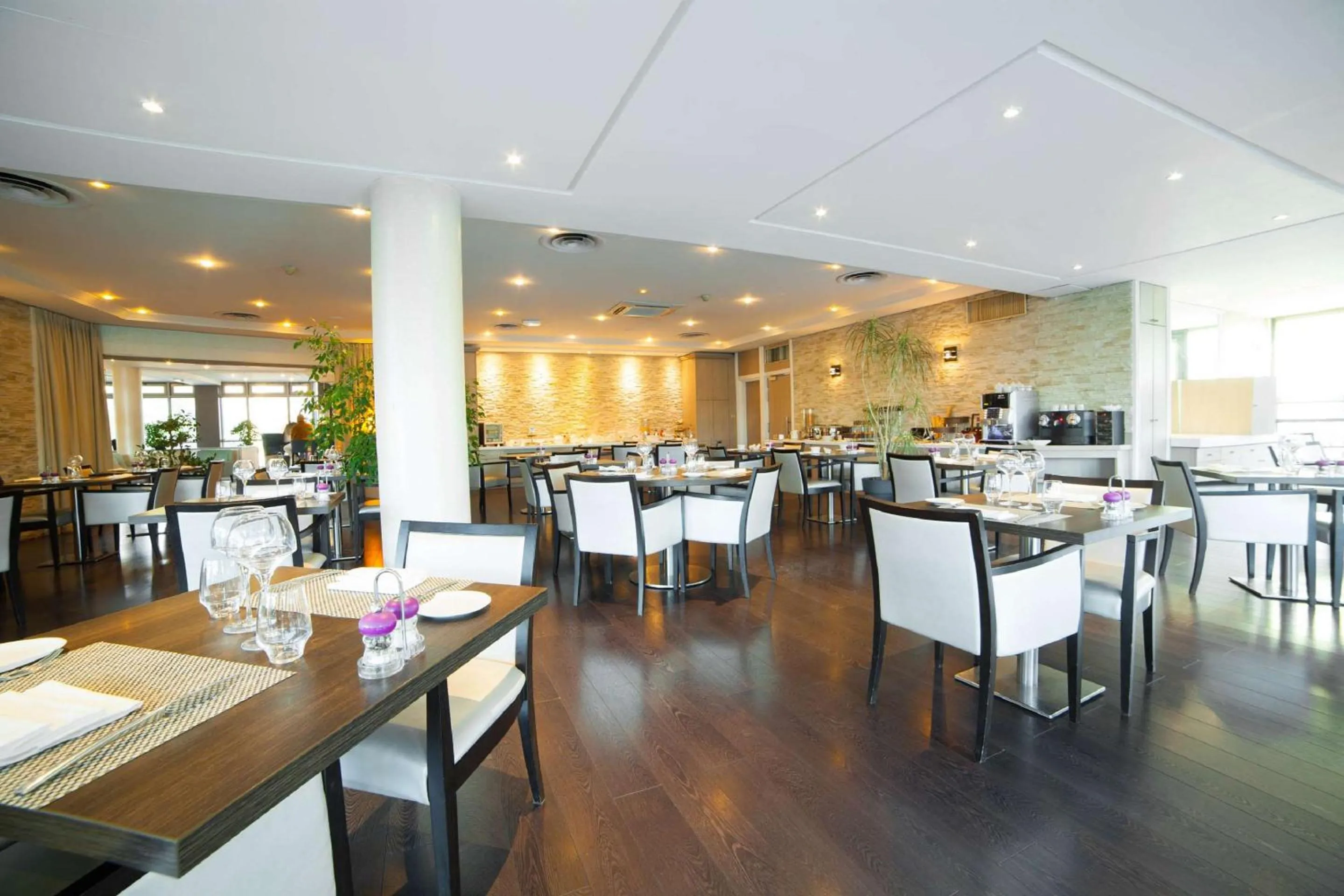 Restaurant/places to eat in Best Western Plus Evreux Palais Des Congrès