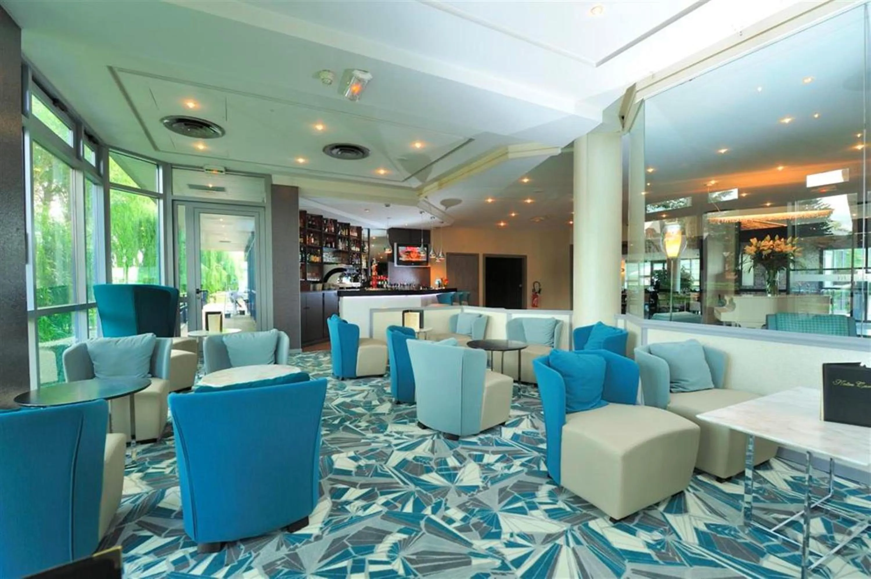 Lounge or bar in Best Western Plus Evreux Palais Des Congrès