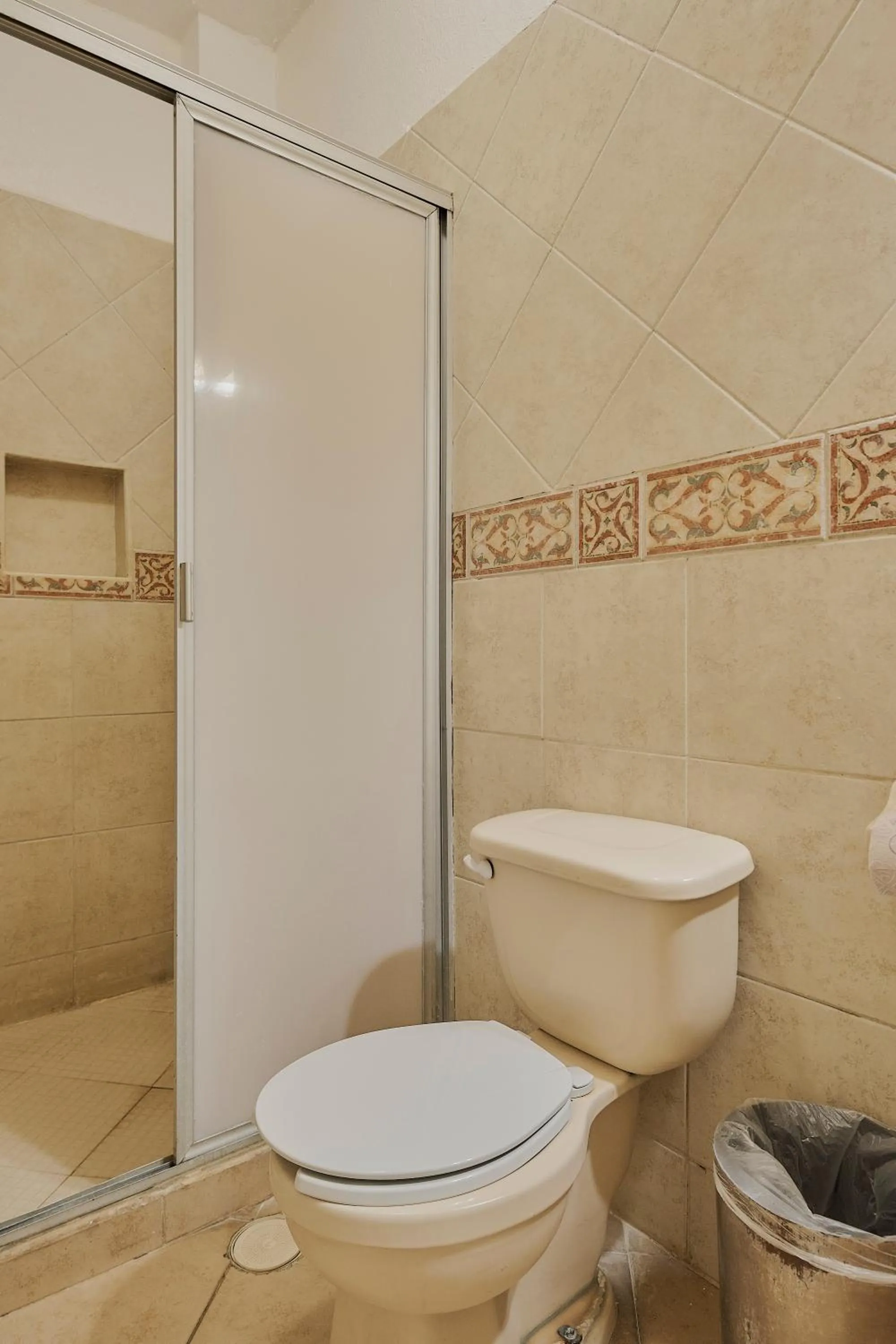 Shower in Hotel Cervantino