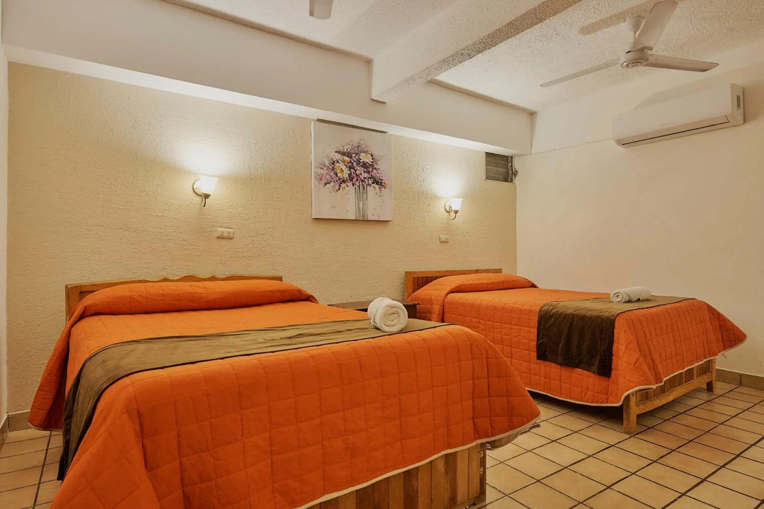 Superior Double Room with Two Double Beds in Hotel Cervantino Superior Double Room with Two Double Beds in Hotel Cervantino