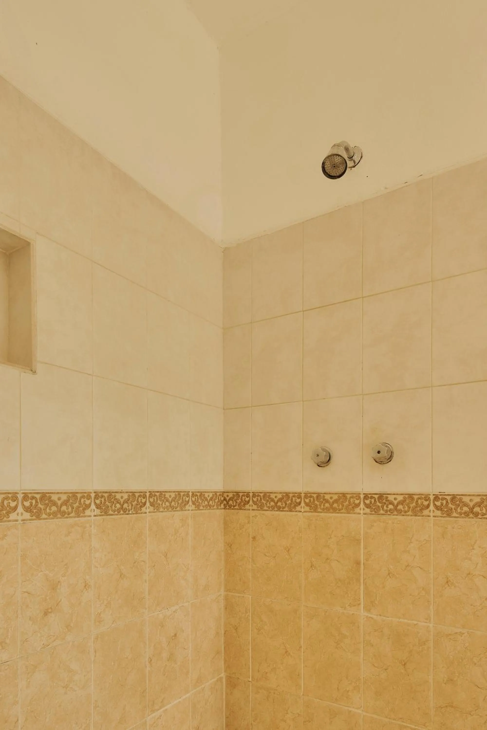 Shower in Hotel Cervantino