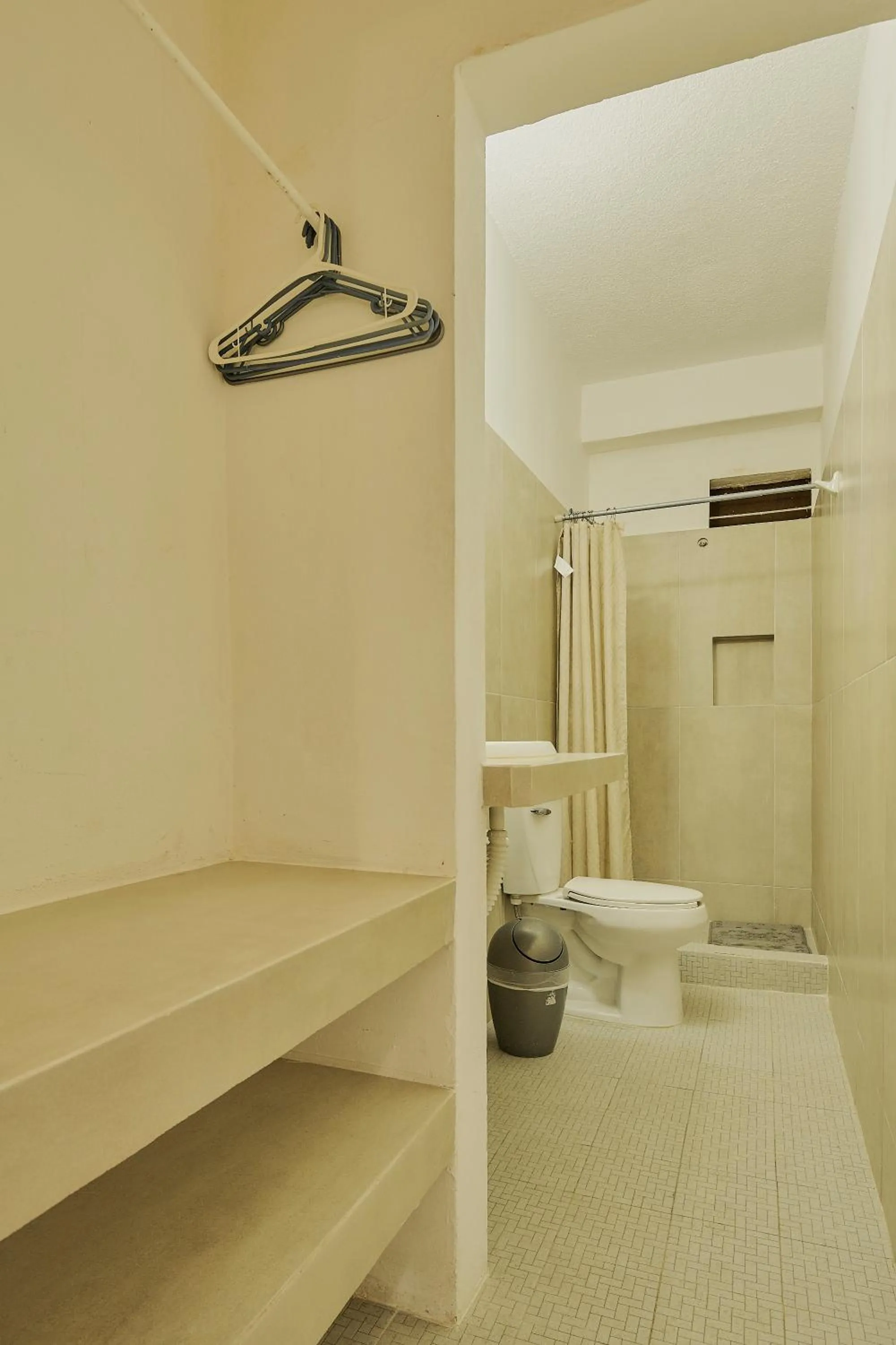 Shower in Hotel Cervantino