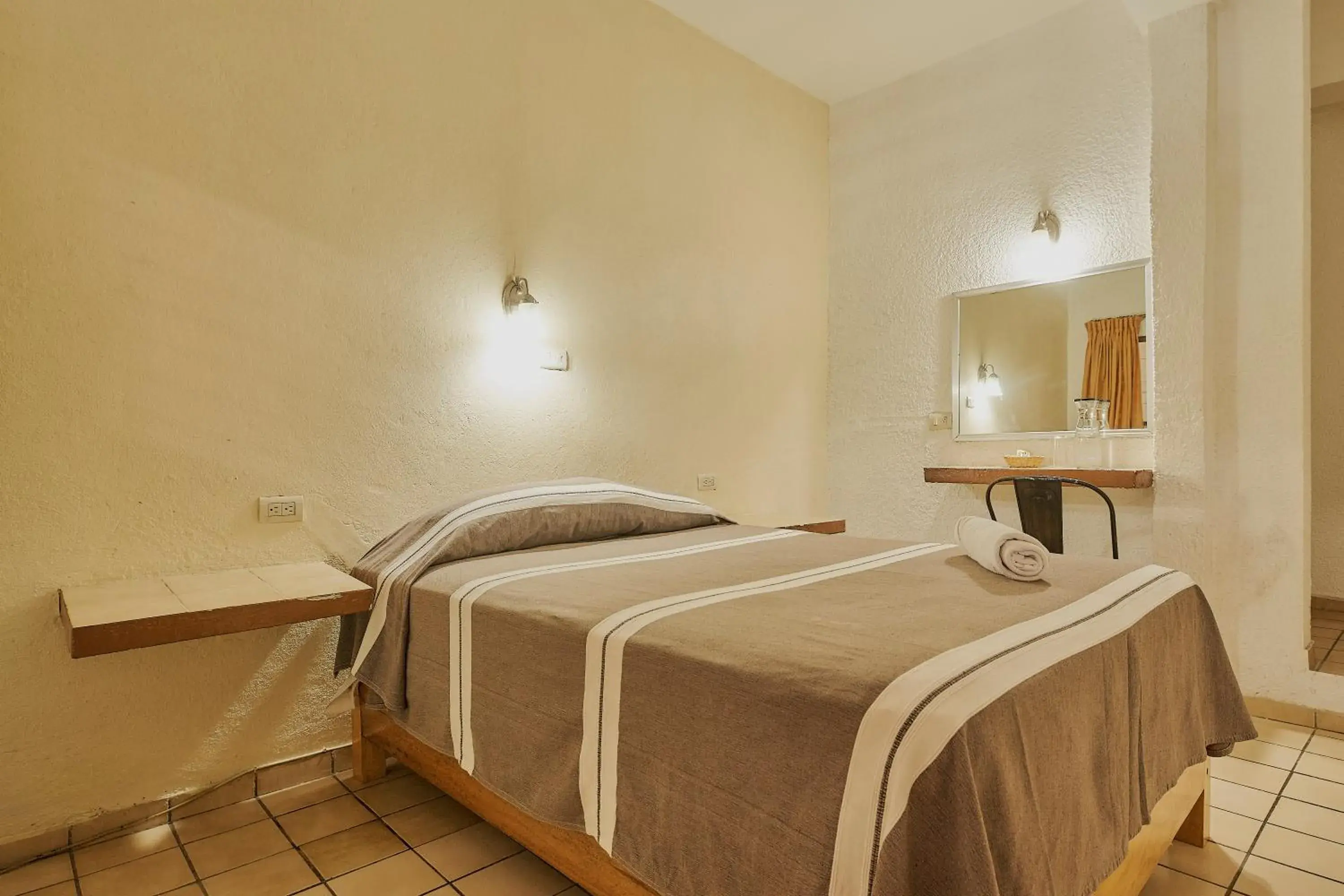 Single Room - single occupancy in Hotel Cervantino Single Room - single occupancy in Hotel Cervantino