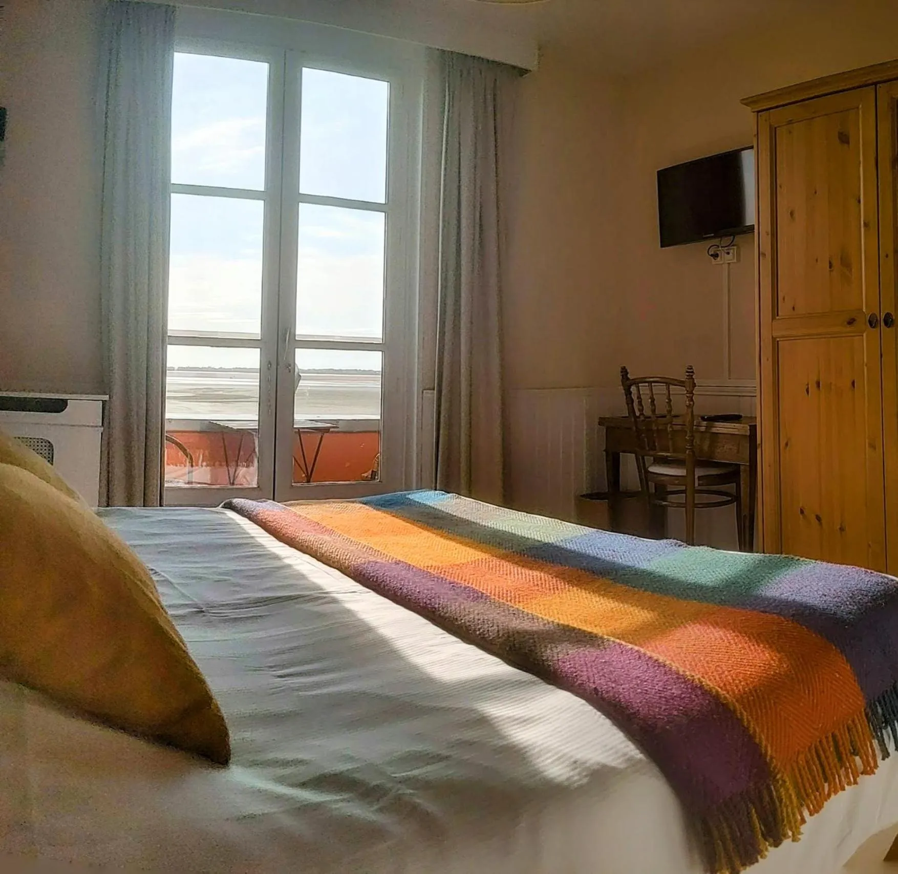 Bed in Hotel Restaurant Les Tourelles