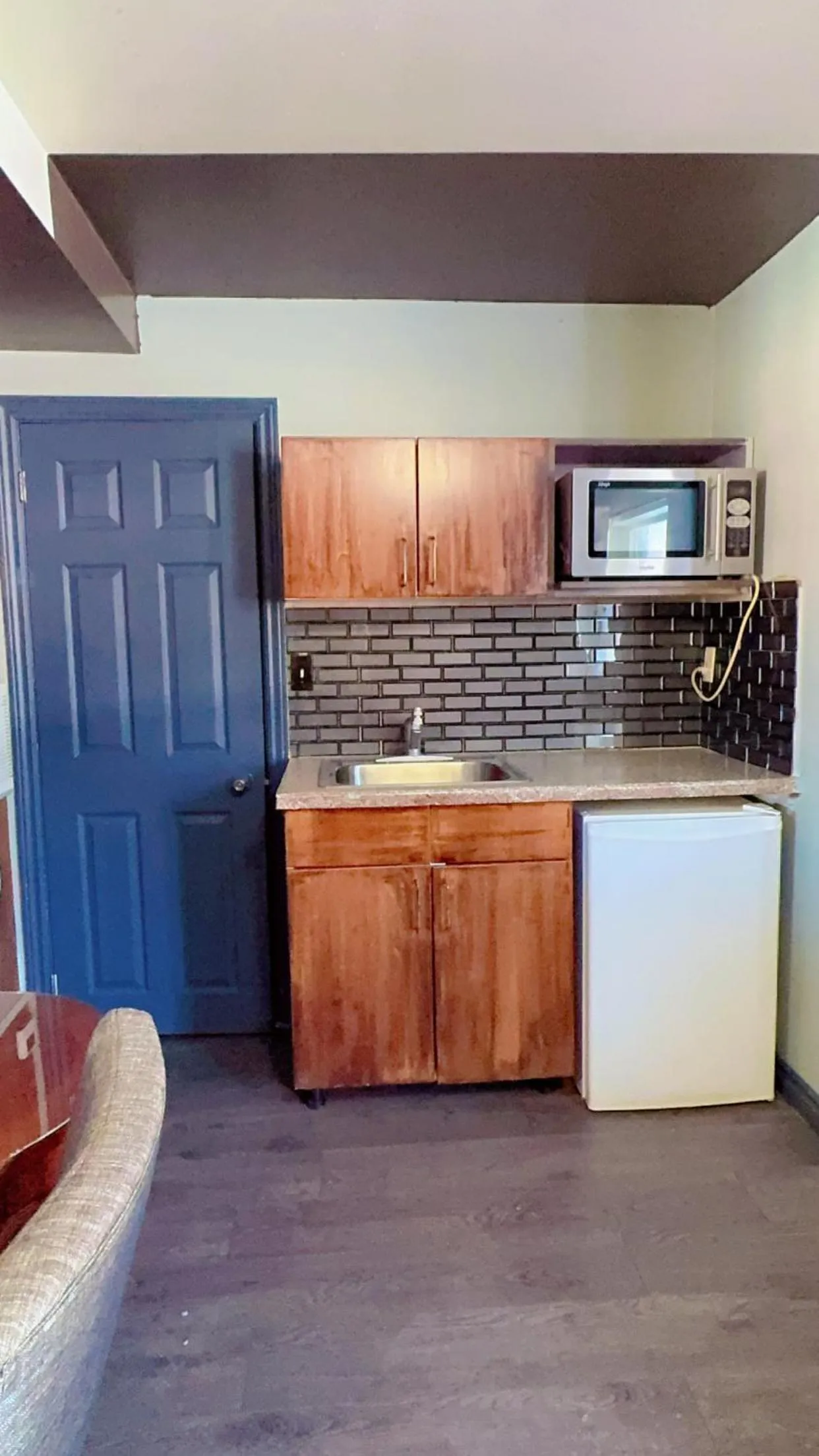 Kitchen or kitchenette in Crestwood Motel