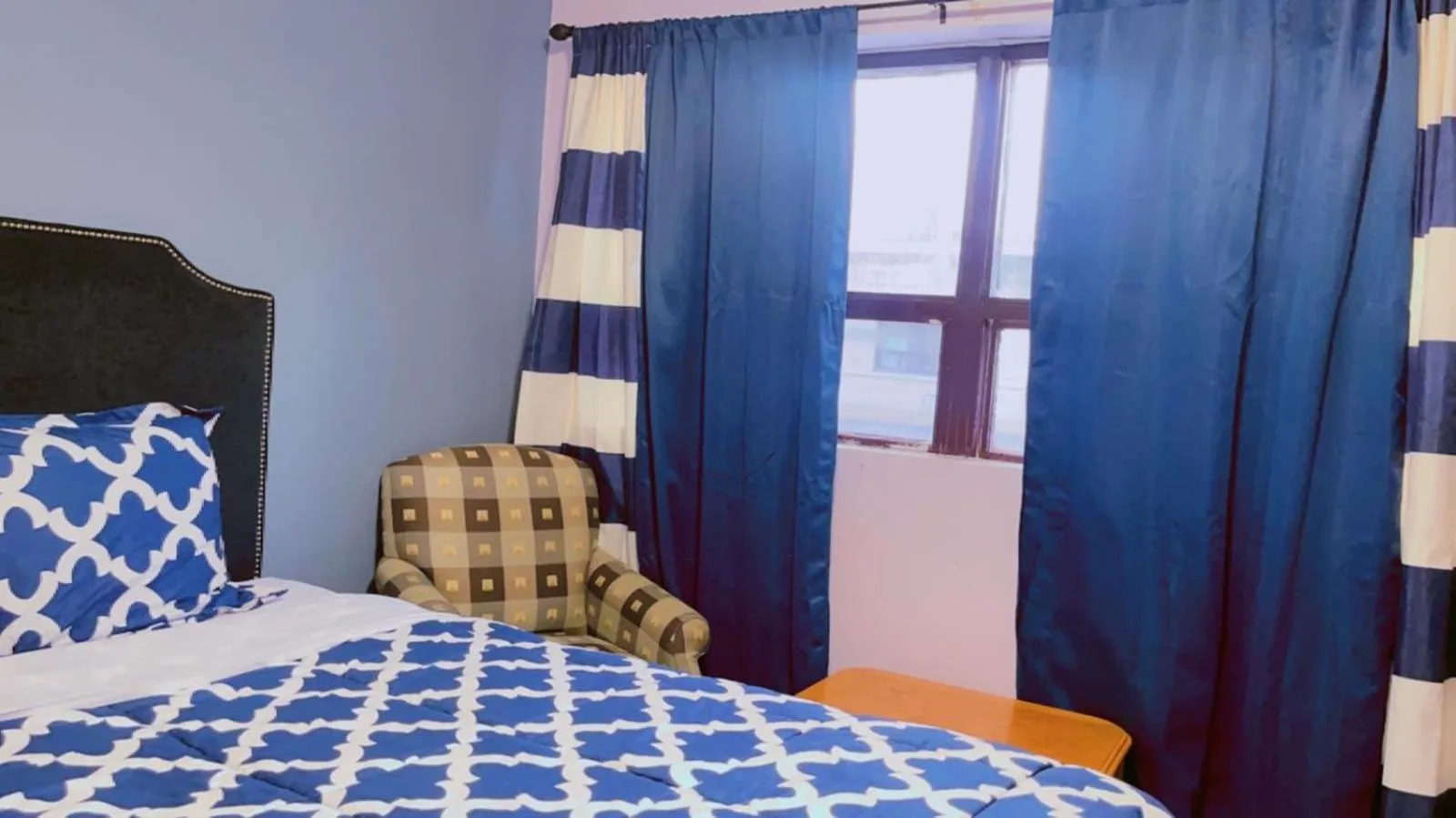 Bed in Crestwood Motel