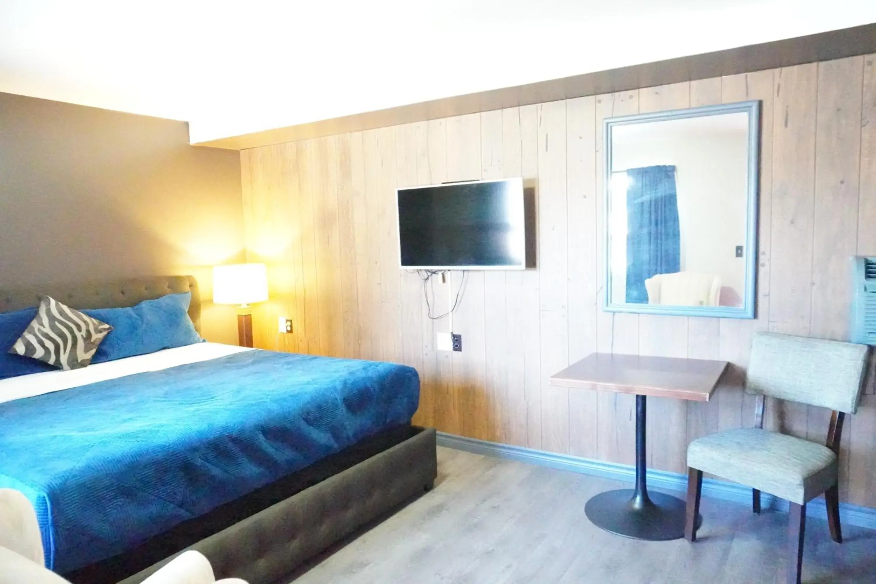 Junior Suite in Crestwood Motel Junior Suite in Crestwood Motel