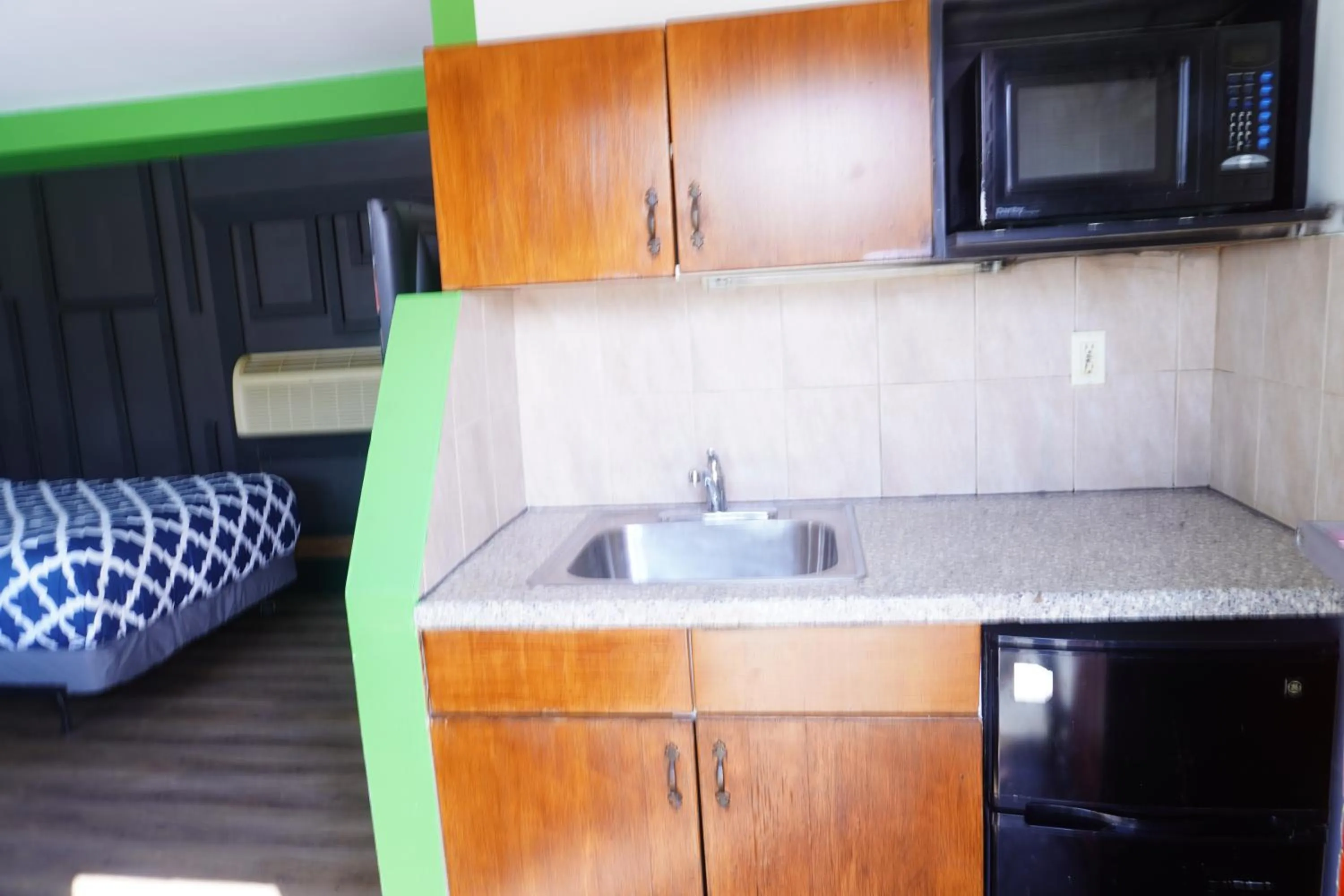 kitchen in Crestwood Motel