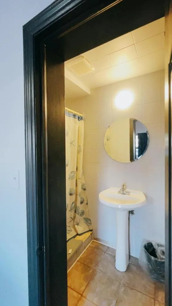 Bathroom in Crestwood Motel