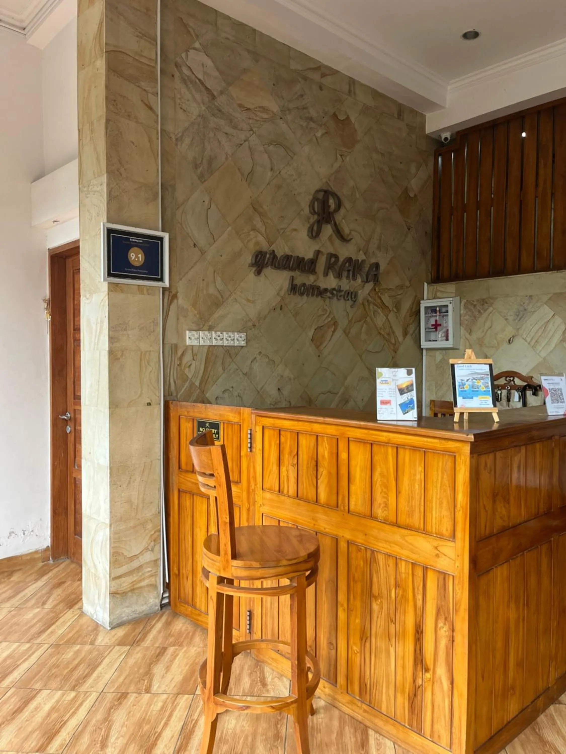 Property building in Grand Raka Homestay