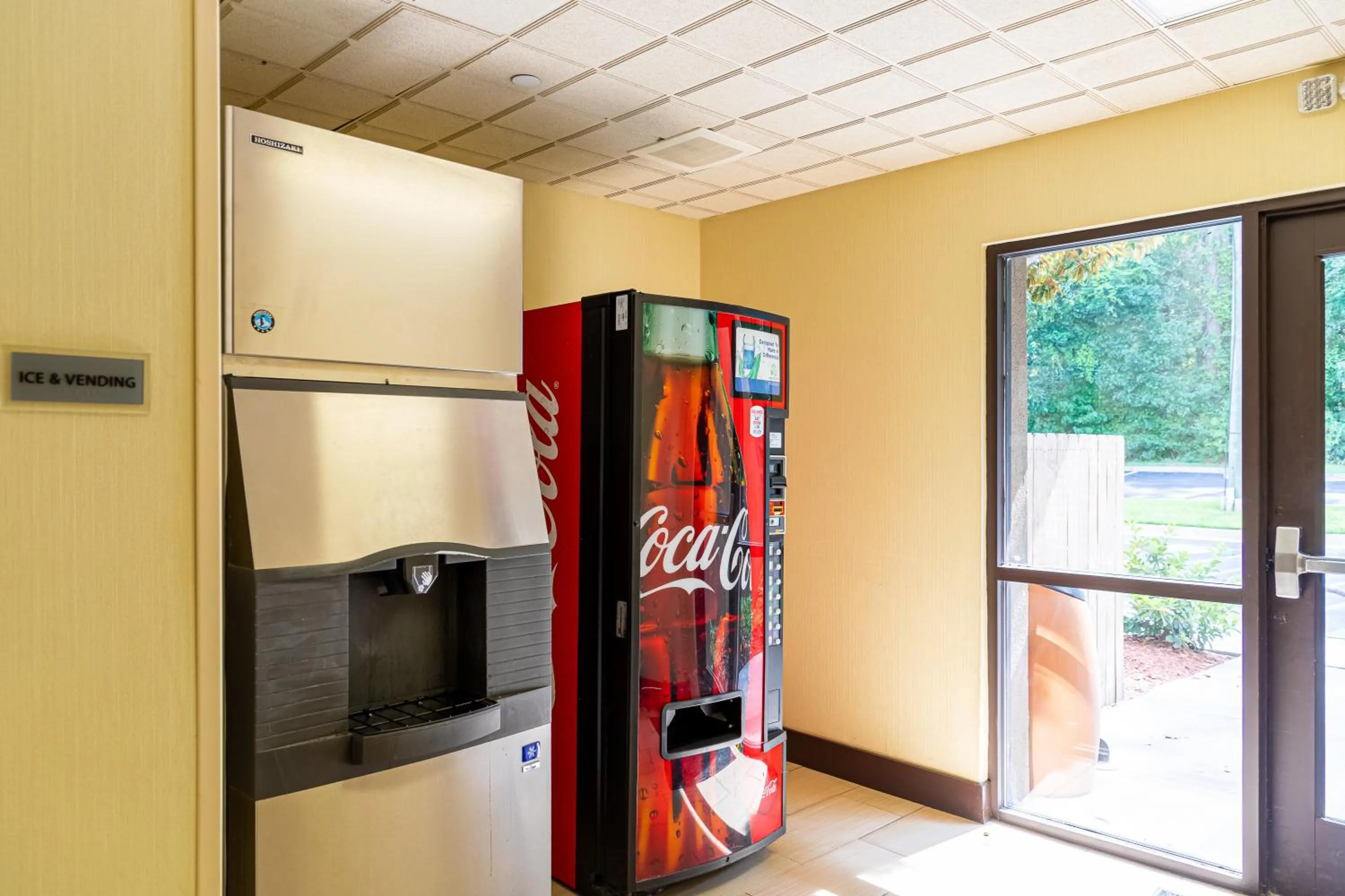 Drinks in Spark by Hilton Port Wentworth Savannah