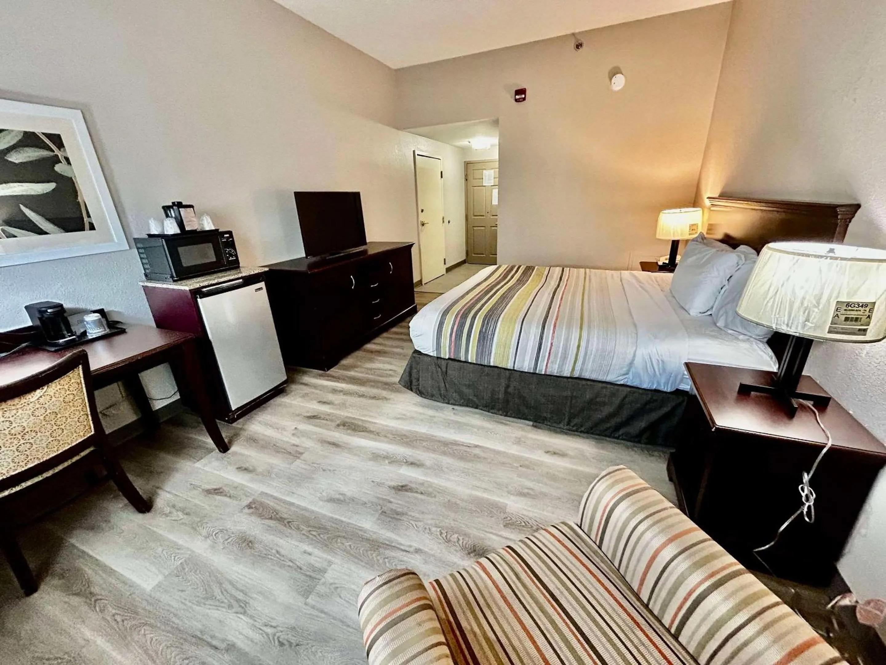 Bedroom, Bed in Country Inn & Suites by Radisson, Columbus, GA