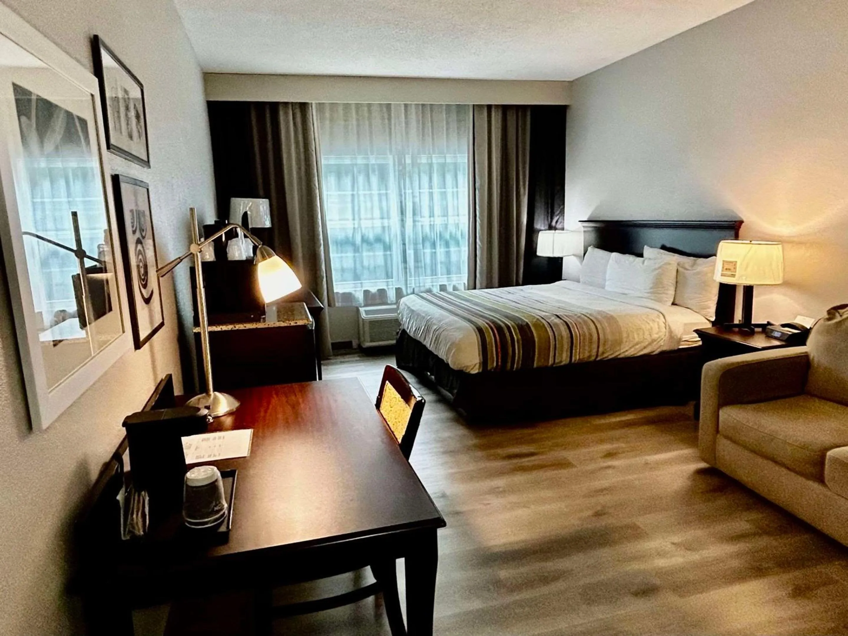 Bedroom, Bed in Country Inn & Suites by Radisson, Columbus, GA