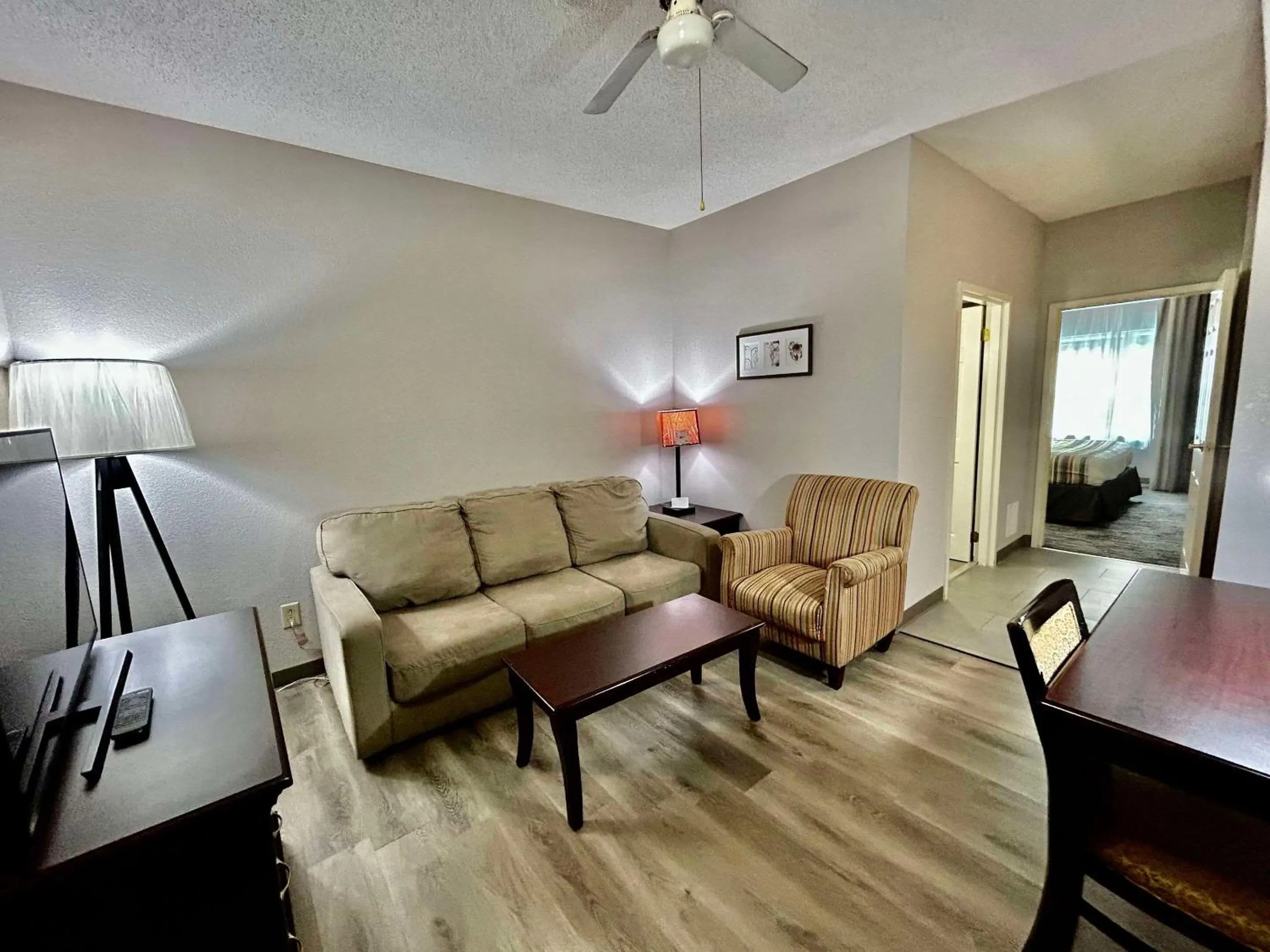 Bedroom in Country Inn & Suites by Radisson, Columbus, GA