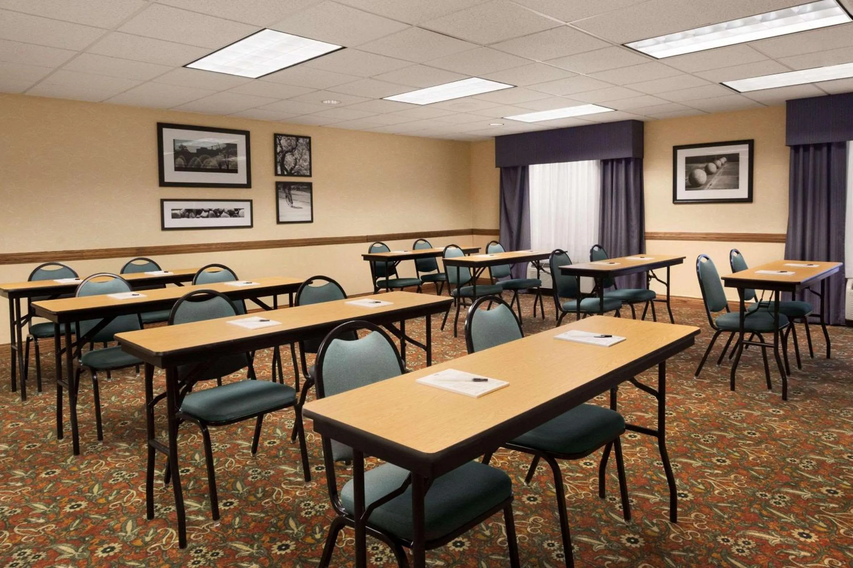 Meeting/conference room in Country Inn & Suites by Radisson, Columbus, GA