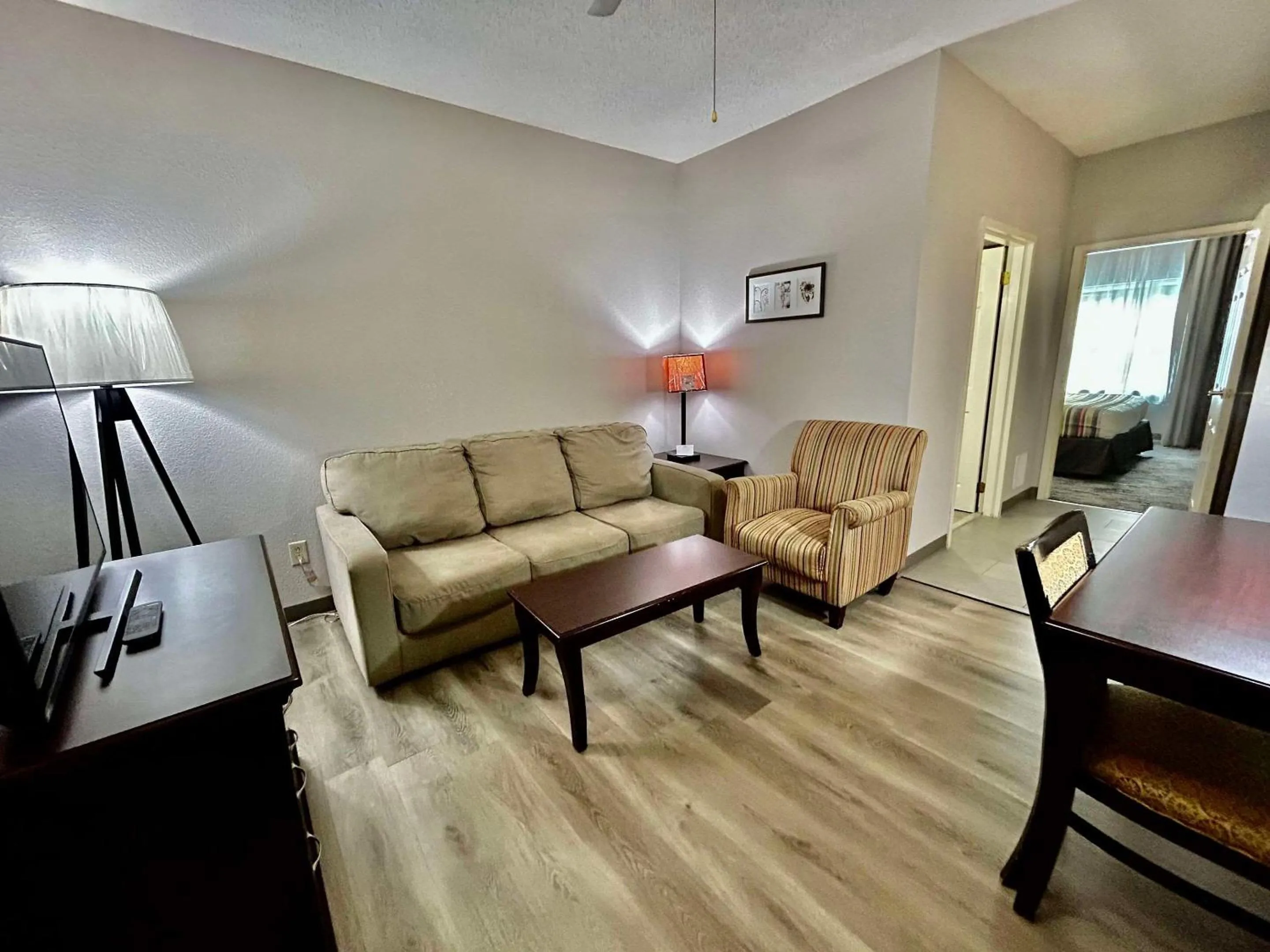 Bedroom in Country Inn & Suites by Radisson, Columbus, GA