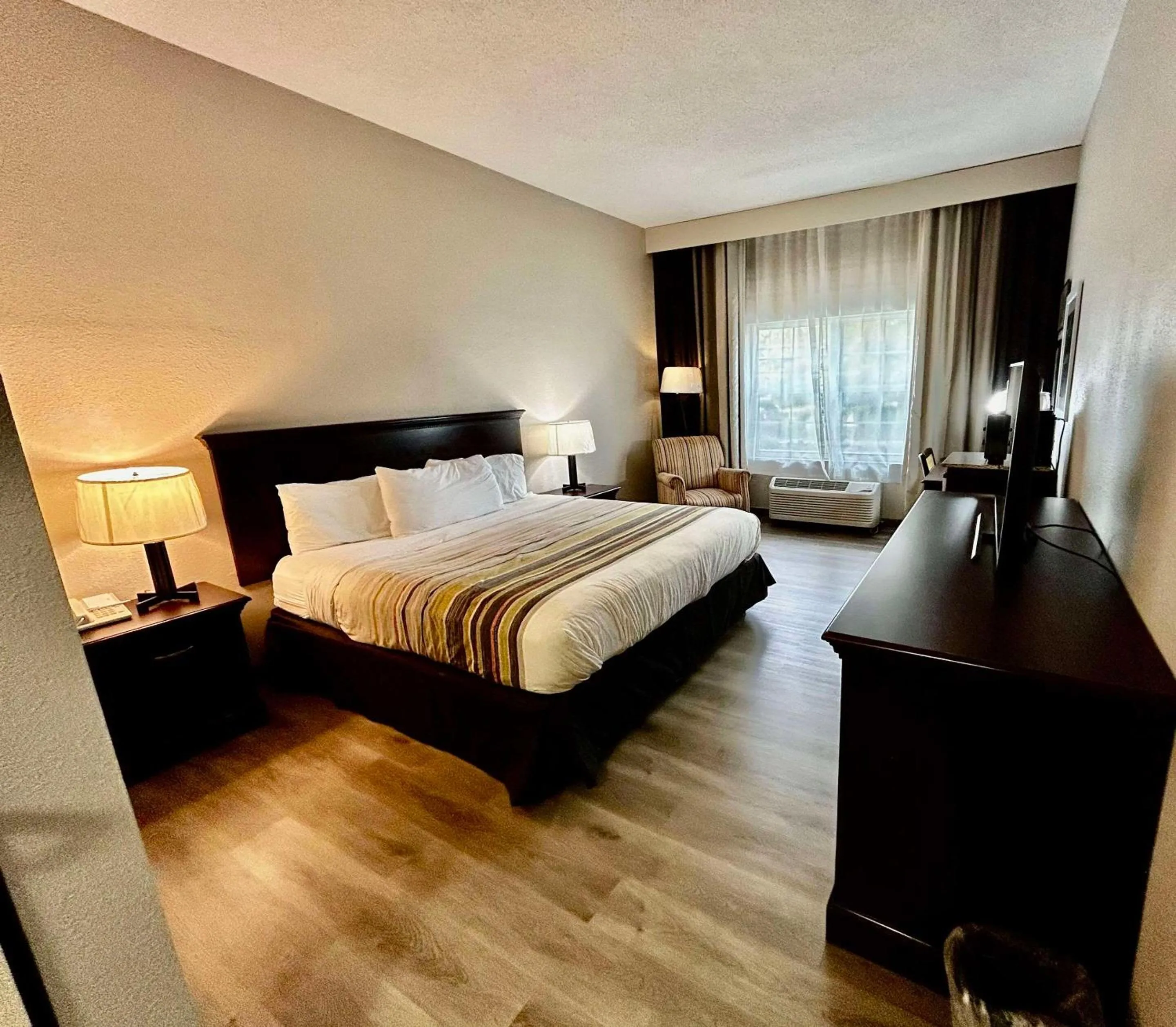 Bedroom, Bed in Country Inn & Suites by Radisson, Columbus, GA