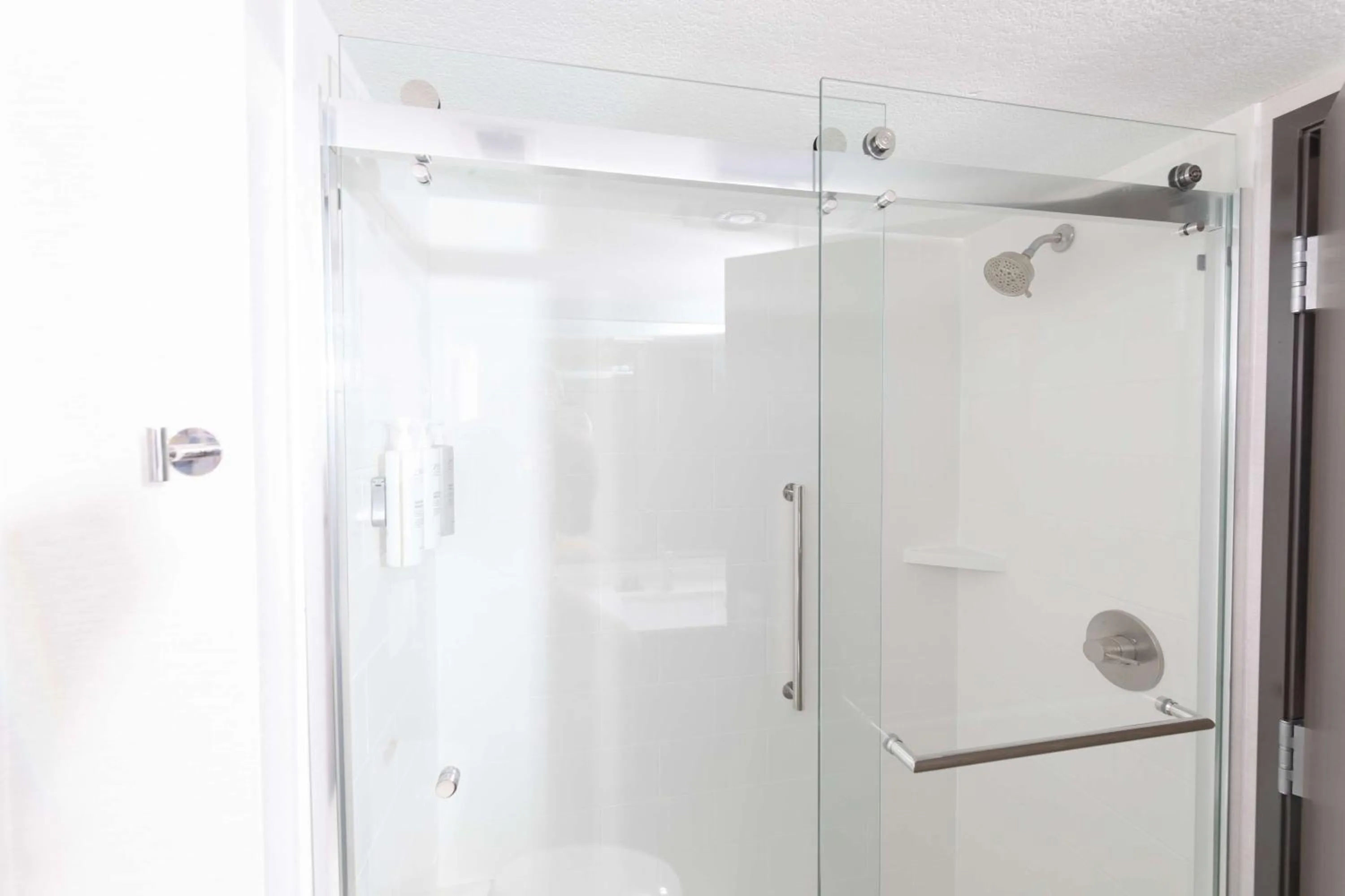 Bathroom in Hilton Garden Inn Des Moines Airport