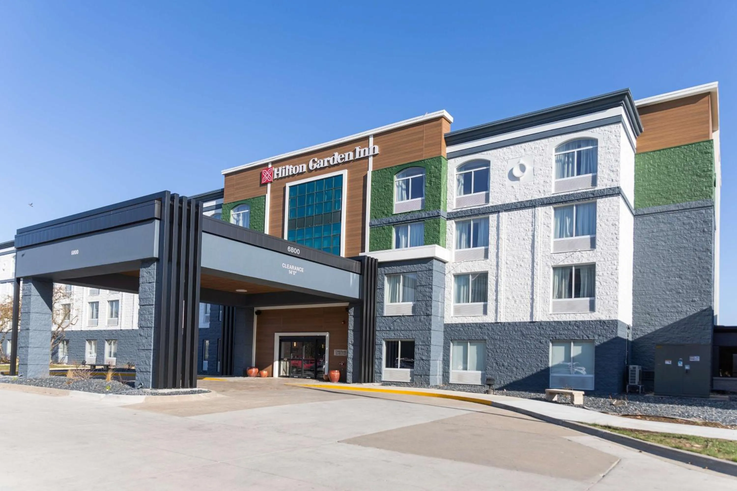 Property building in Hilton Garden Inn Des Moines Airport