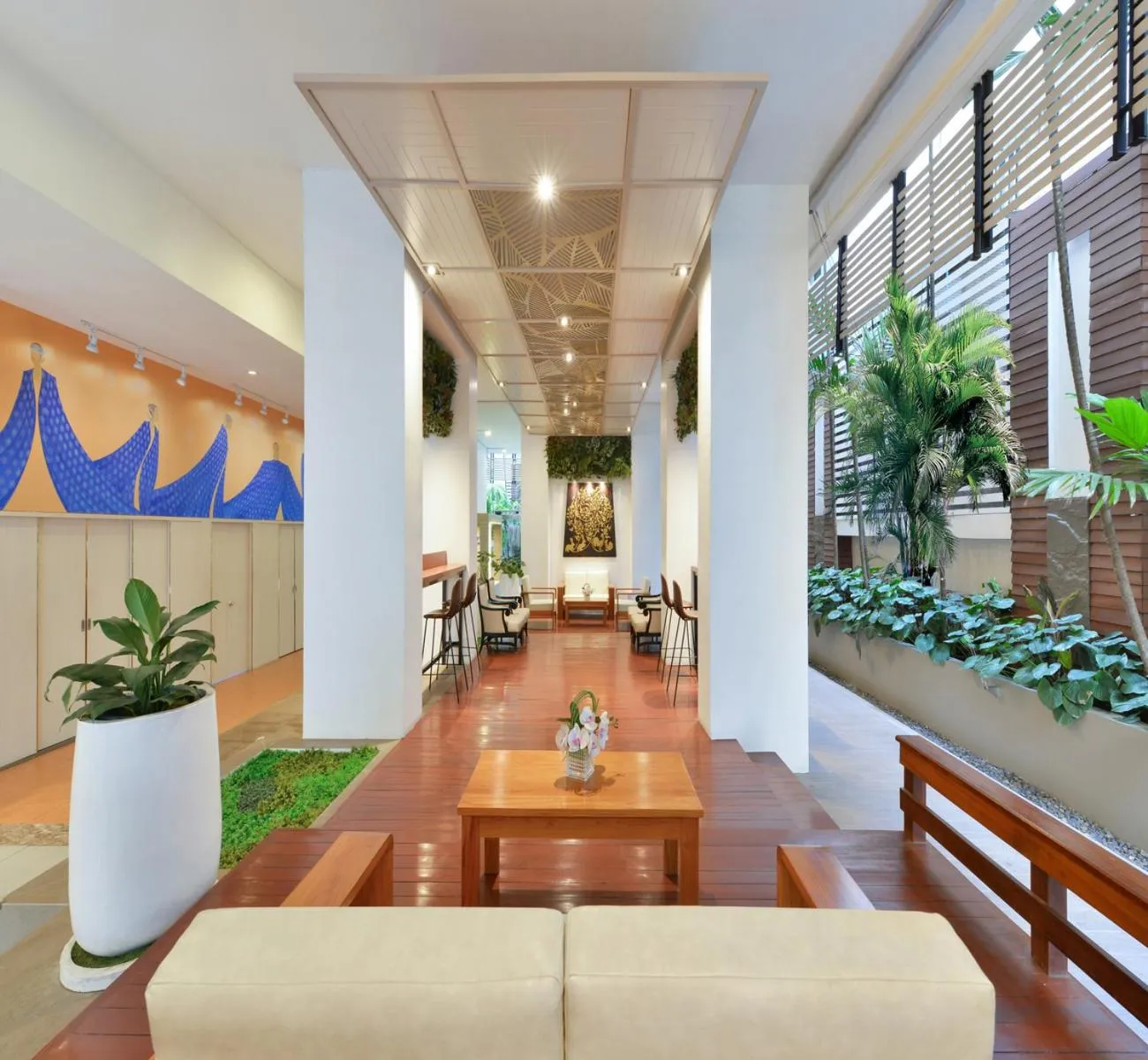 Lobby or reception in Centre Point Plus Hotel Pratunam