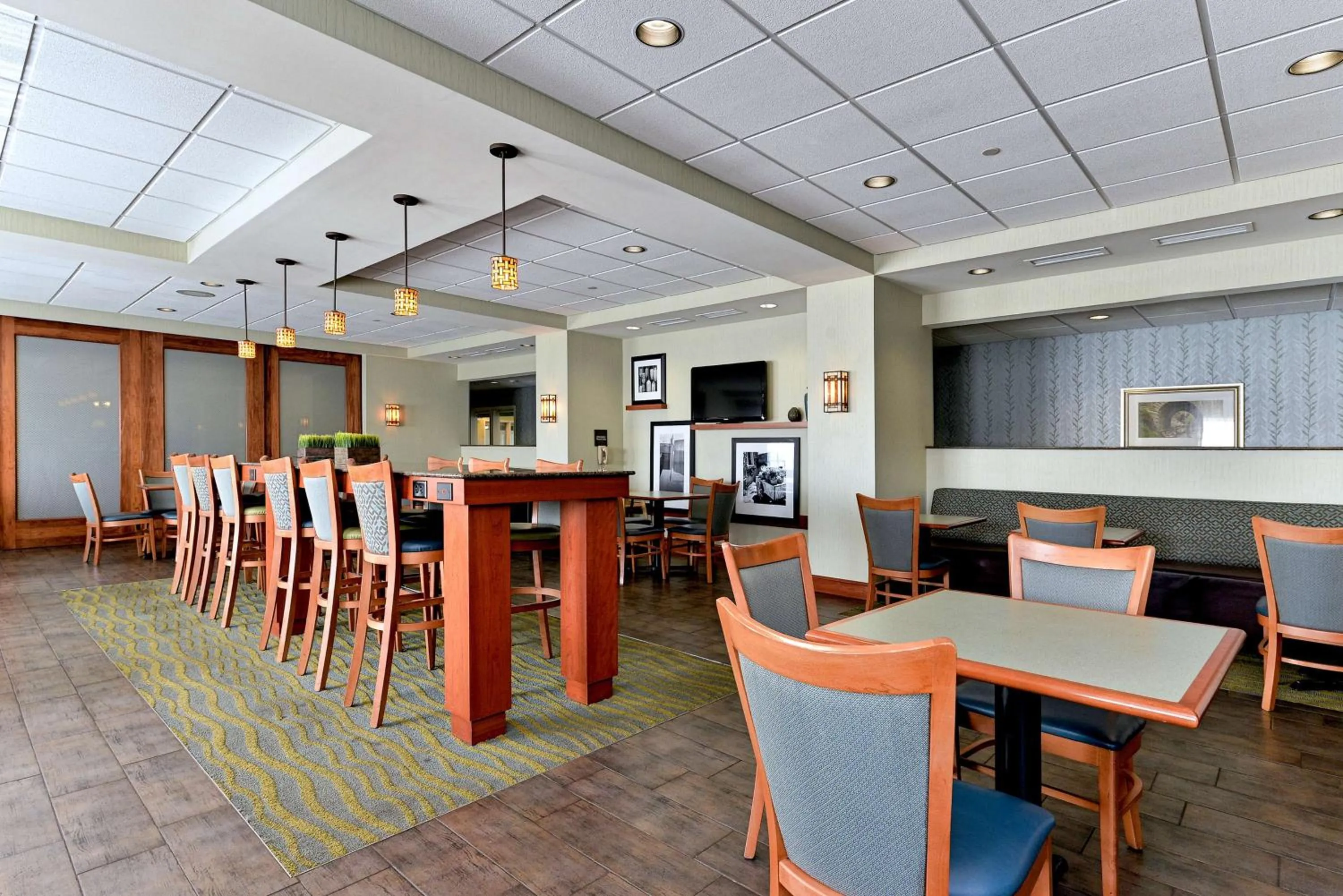 Restaurant/places to eat in Hampton Inn Ellsworth