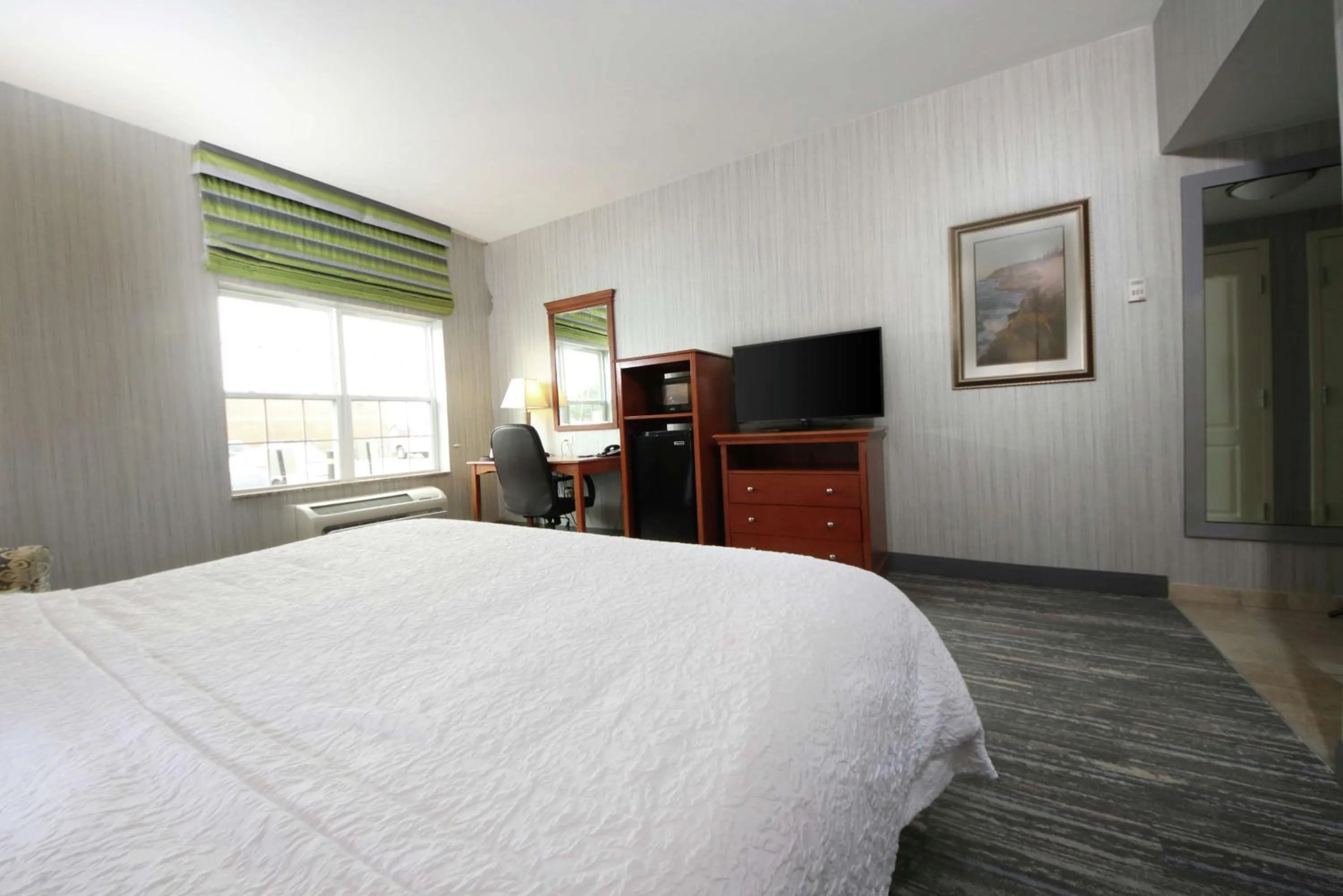 Bed in Hampton Inn Ellsworth