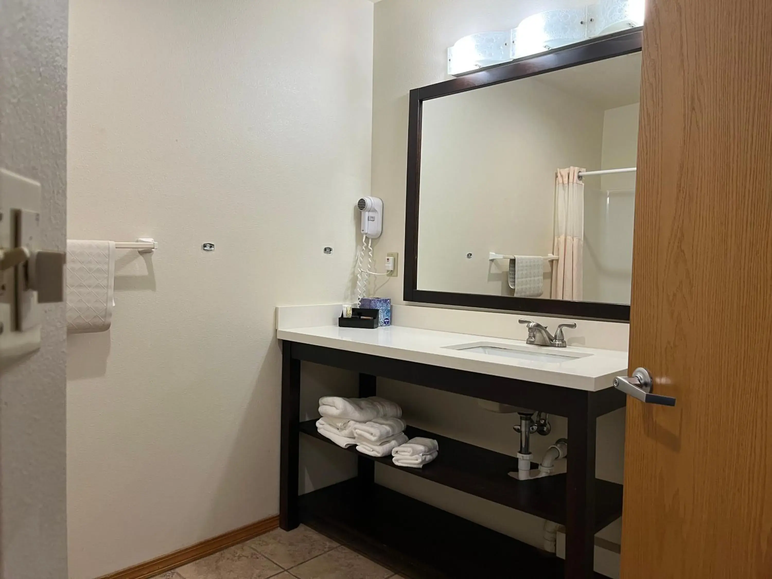 Queen Room with Two Queen Beds in Sunrise Inn Queen Room with Two Queen Beds in Sunrise Inn