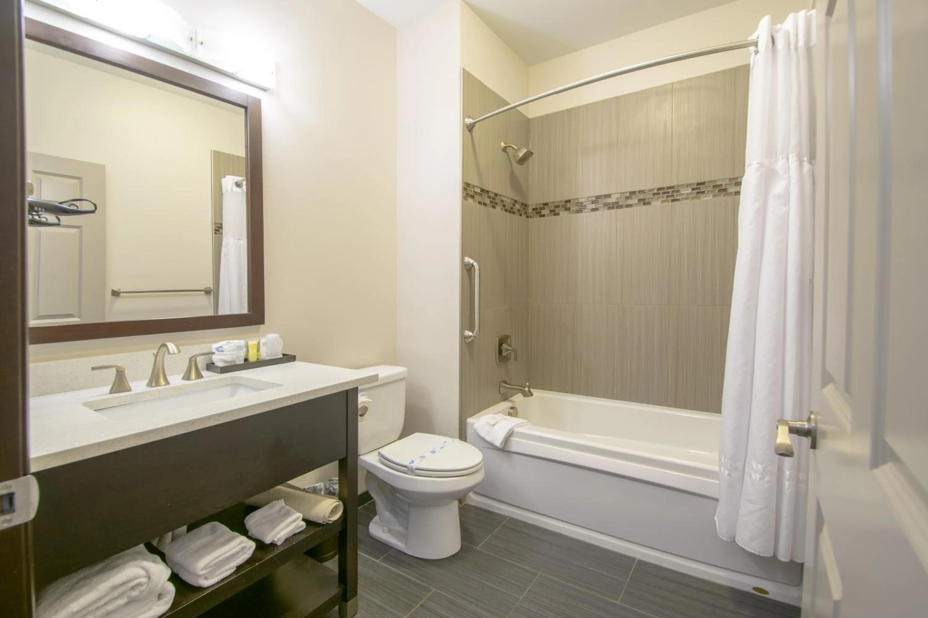 Bathroom in Sunrise Inn