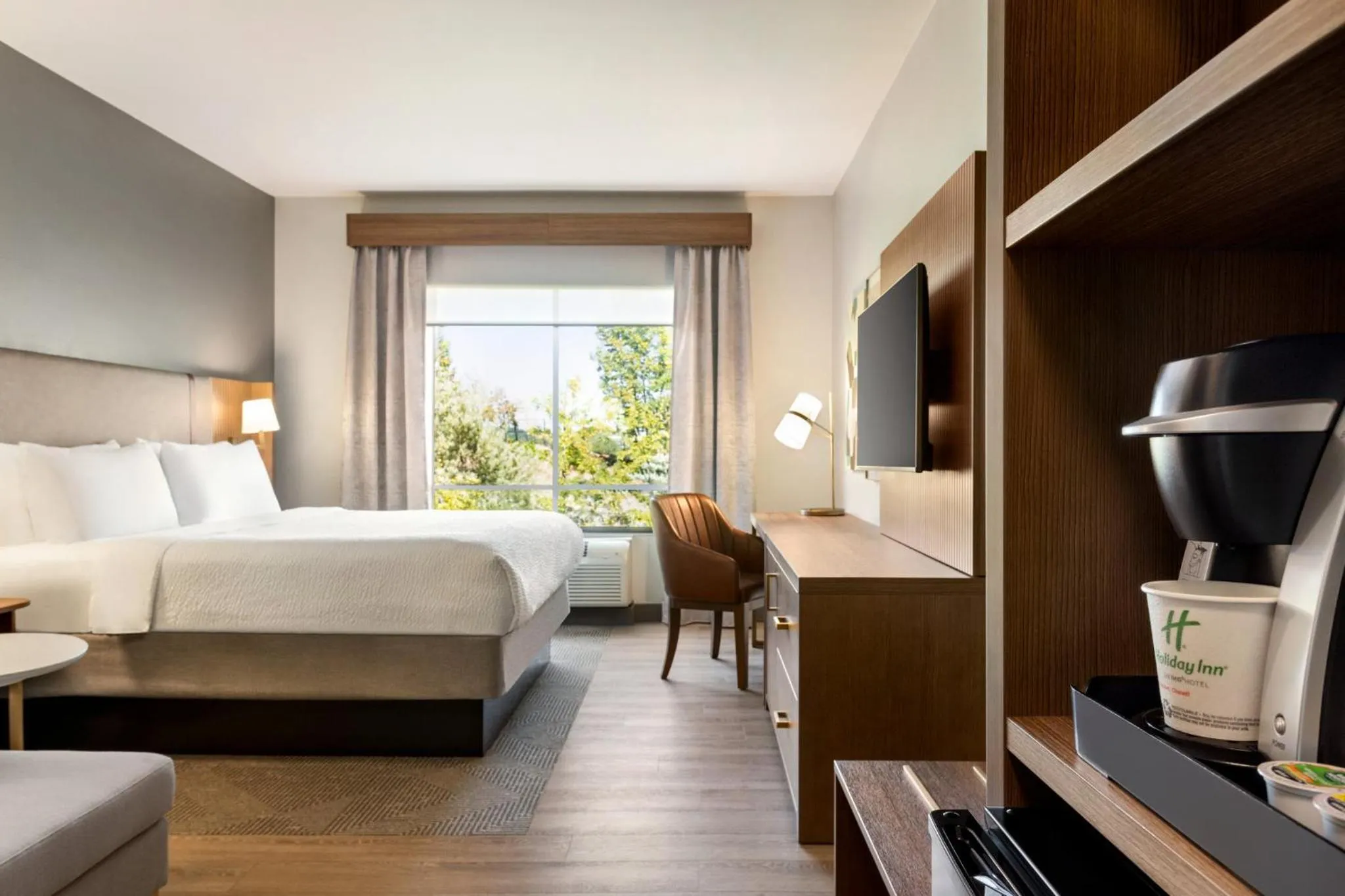 Photo of the whole room, Bed in Holiday Inn Birmingham - Hoover by IHG