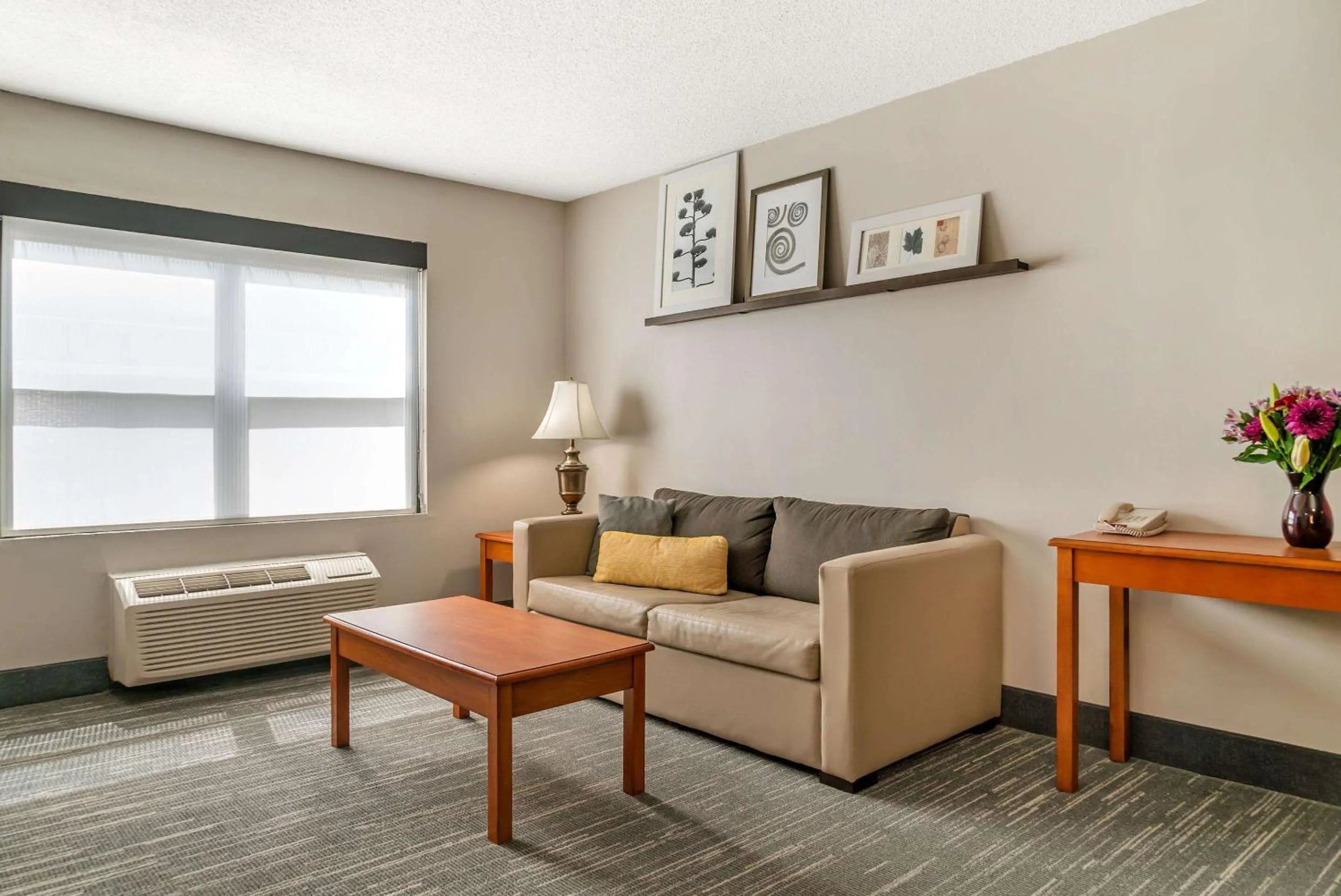 Bedroom in Country Inn & Suites by Radisson, Rossford - Toledo South