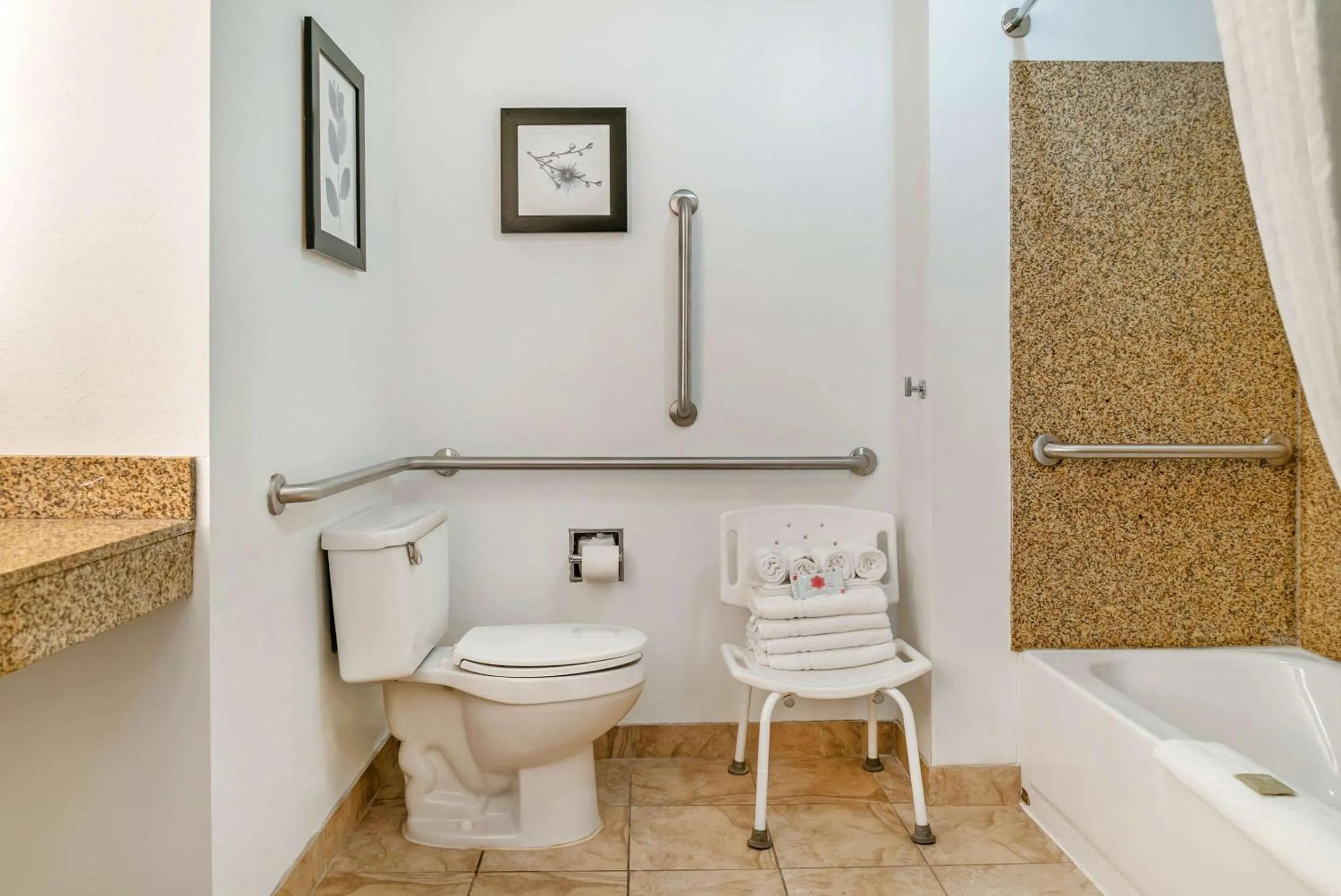 Bedroom in Country Inn & Suites by Radisson, Rossford - Toledo South