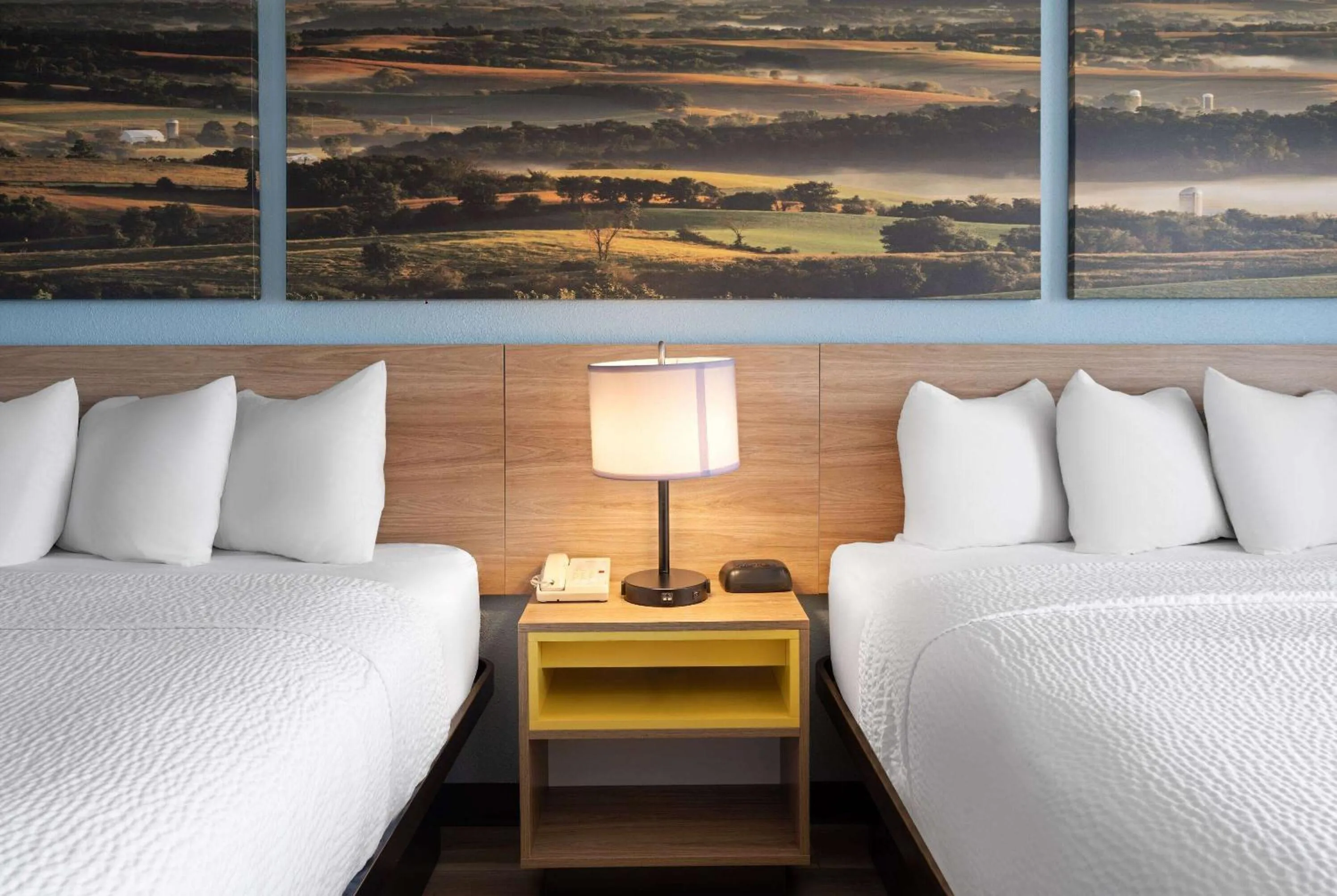Photo of the whole room, Bed in Days Inn by Wyndham Neenah