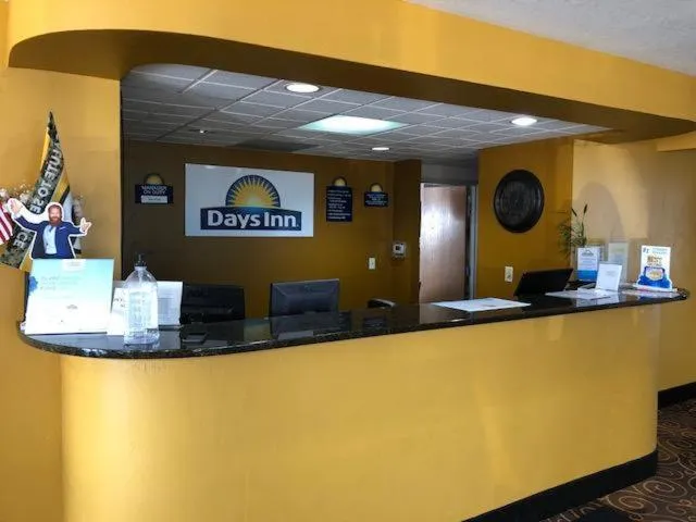 Days Inn by Wyndham Neenah