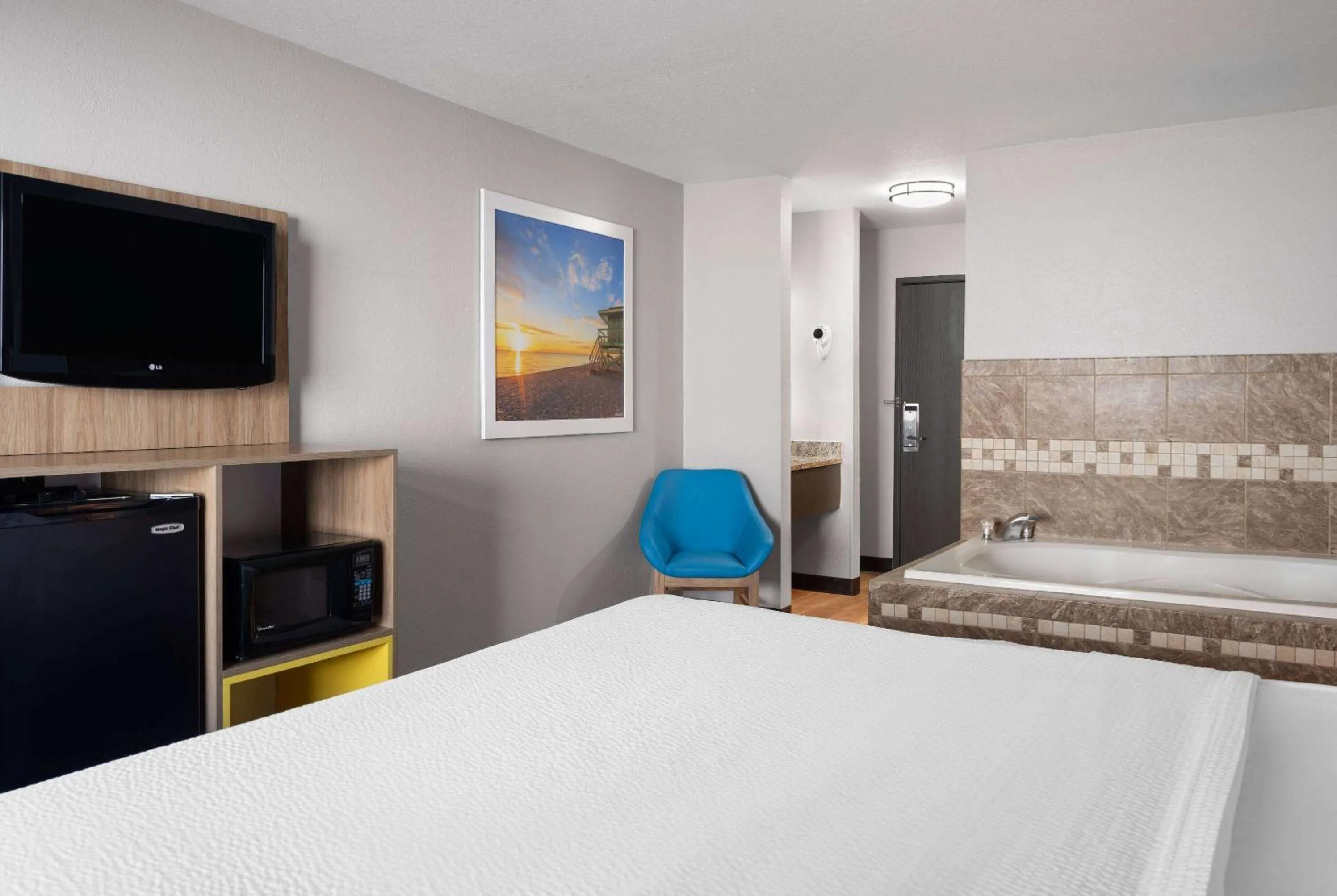 Bath, Bed in Days Inn by Wyndham Neenah