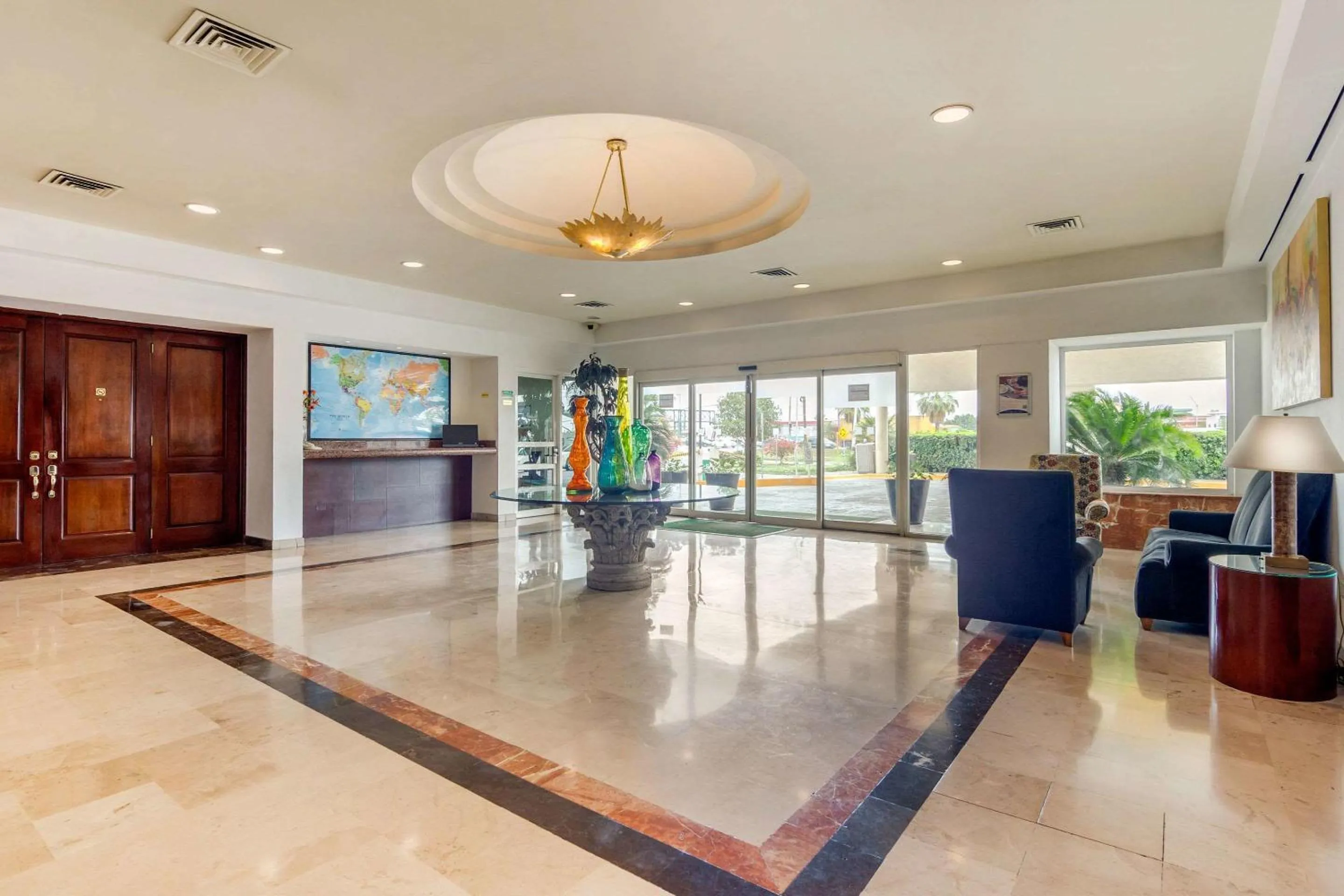Lobby or reception in Quality Inn Monterrey La Fe