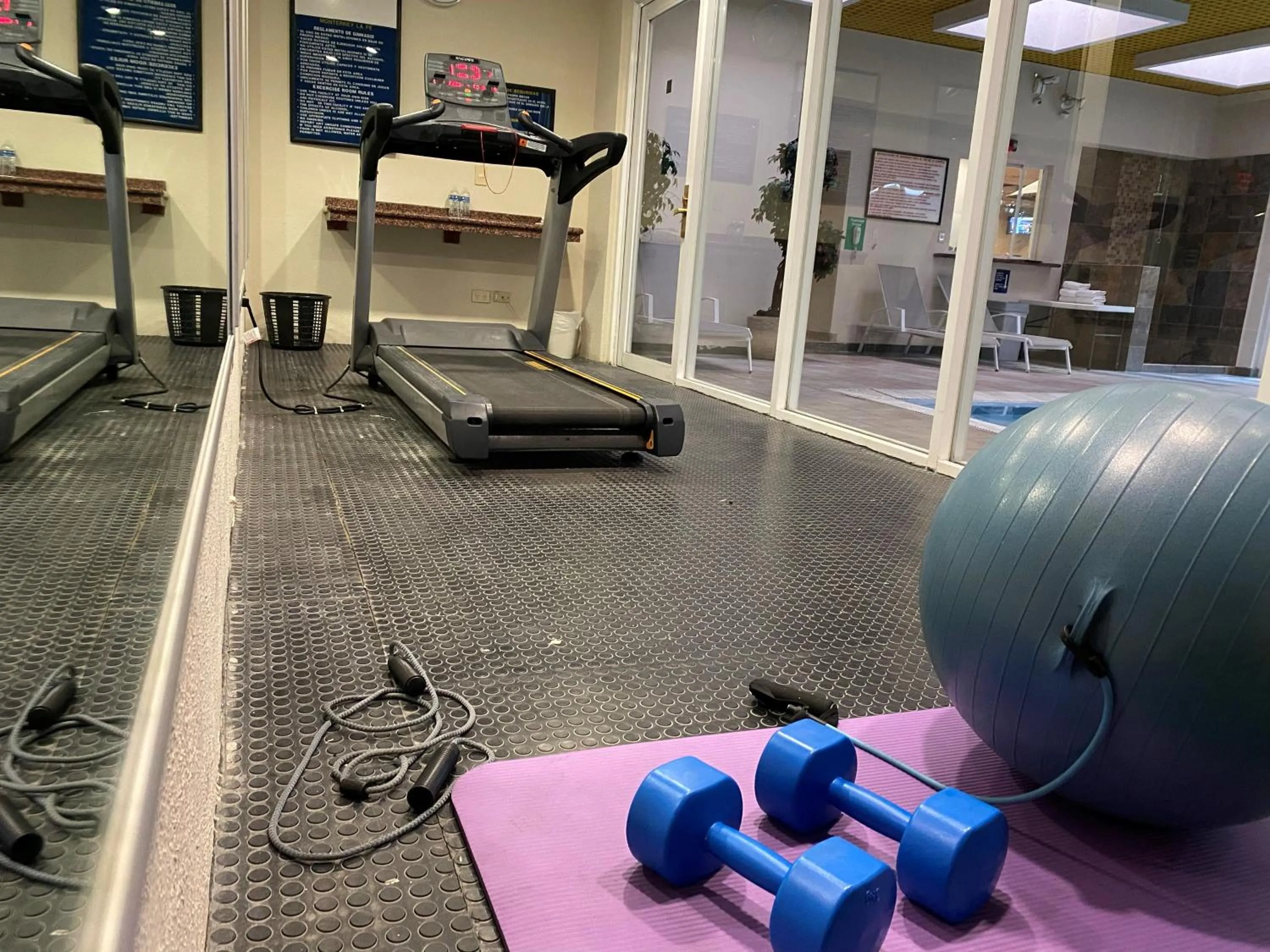 Fitness centre/facilities in Quality Inn Monterrey La Fe