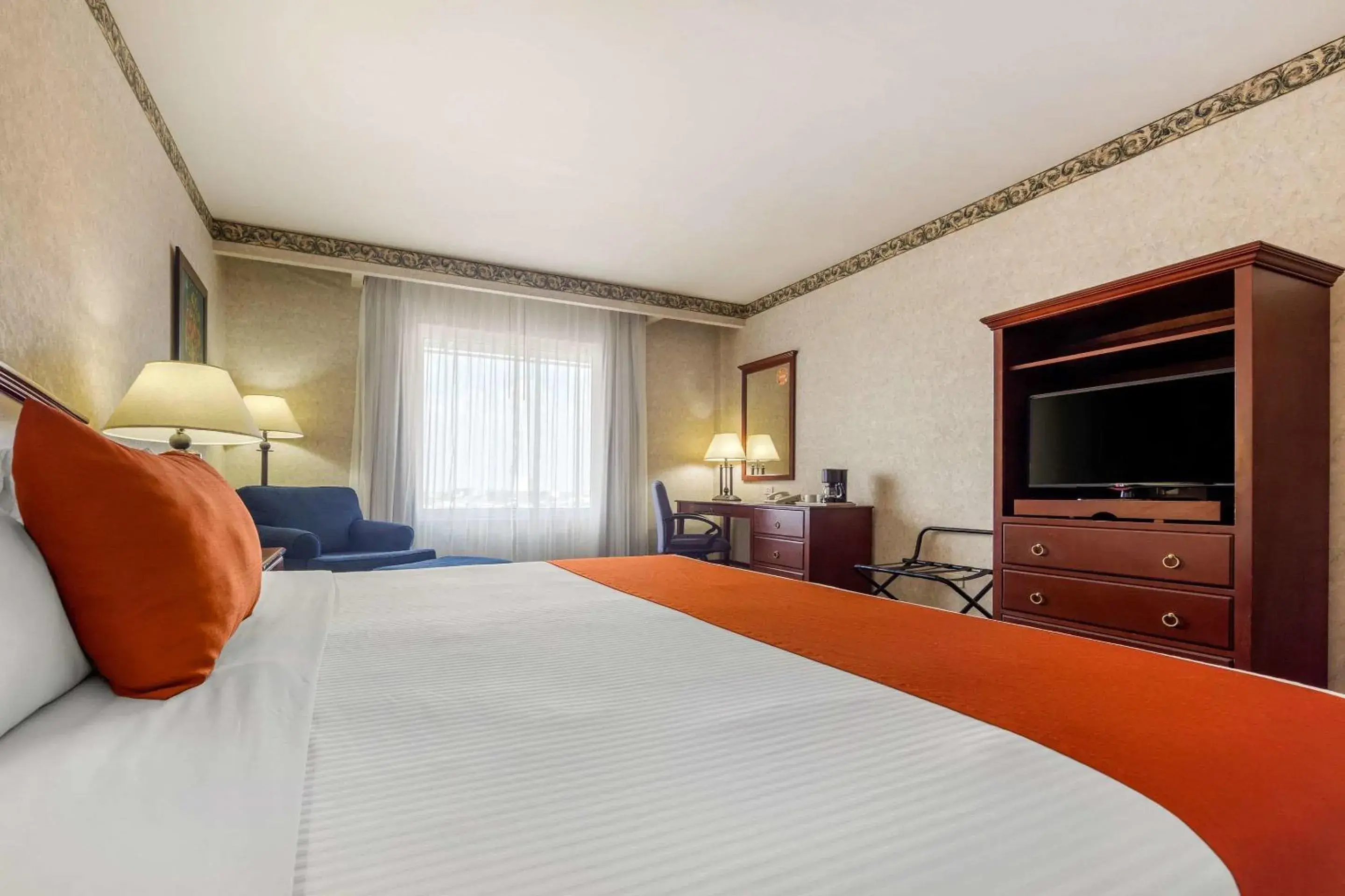 Standard King Room in Quality Inn Monterrey La Fe Standard King Room in Quality Inn Monterrey La Fe