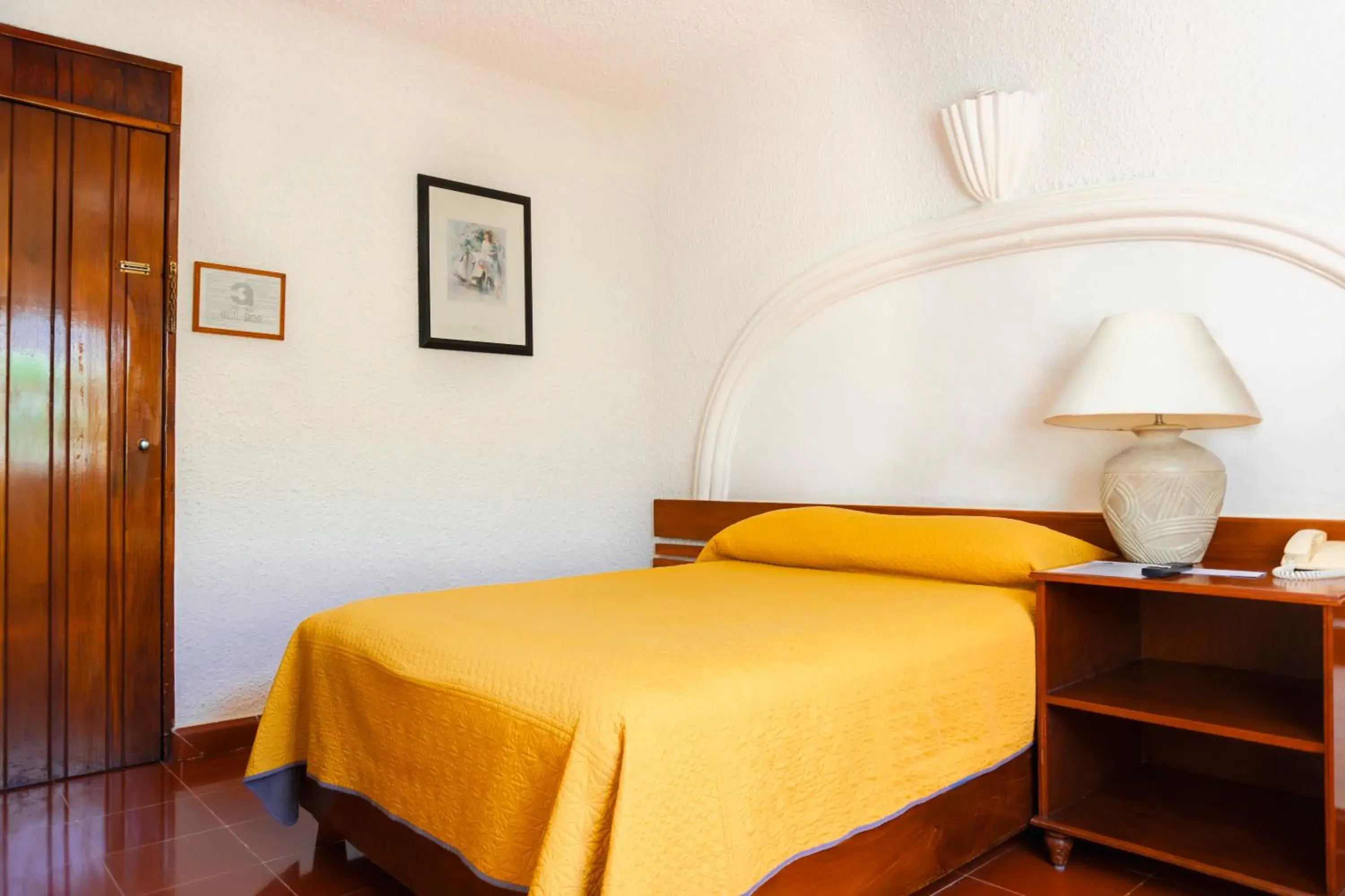 Budget Double Room - single occupancy in Hotel Antillano Budget Double Room - single occupancy in Hotel Antillano