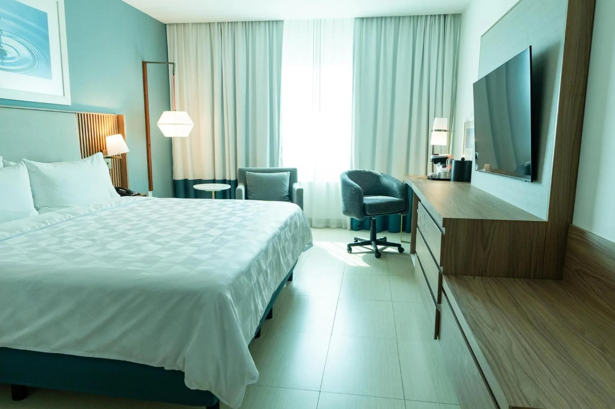 Photo of the whole room, Bed in Holiday Inn Acapulco La Isla by IHG