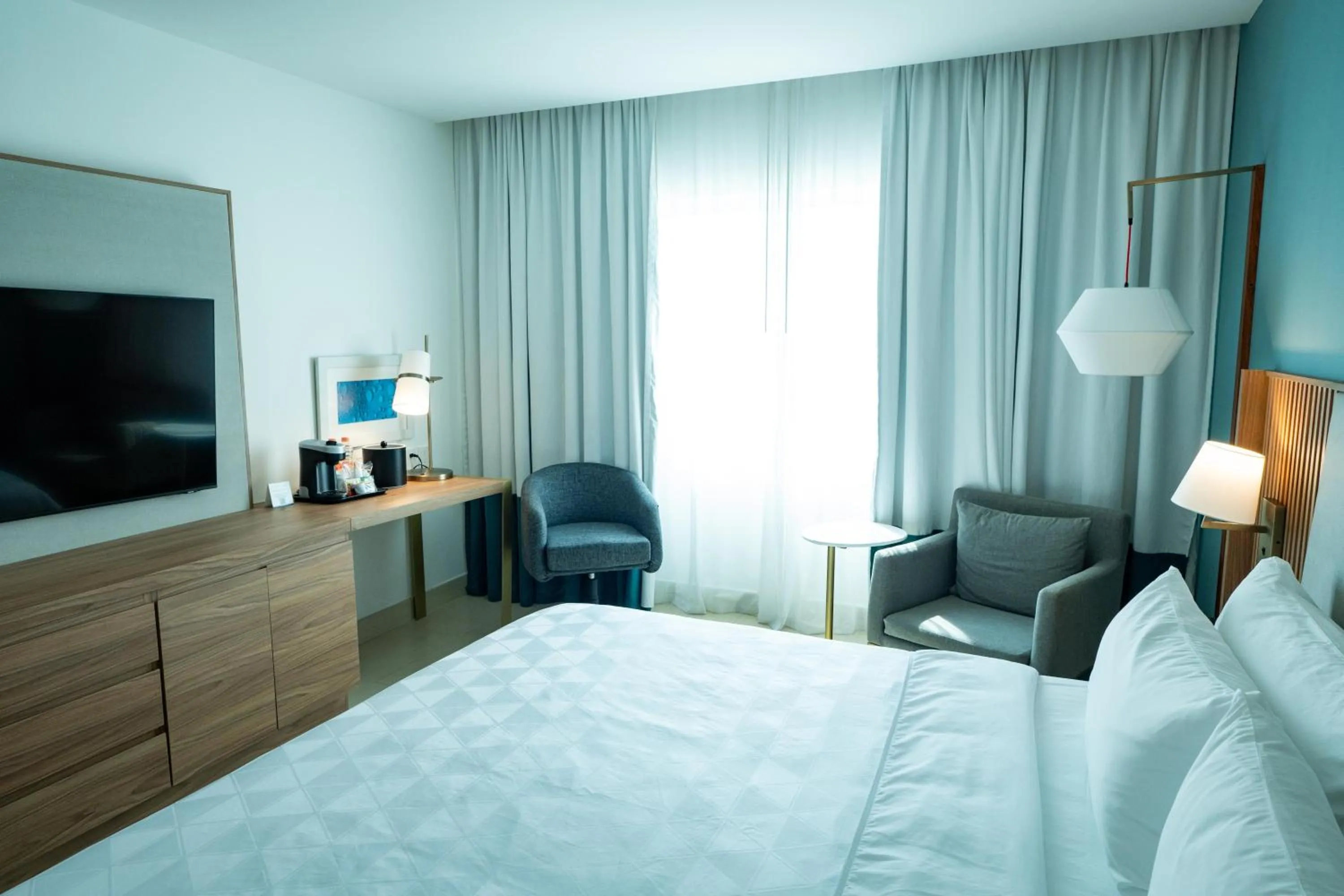 Bedroom, Bed in Holiday Inn Acapulco La Isla by IHG