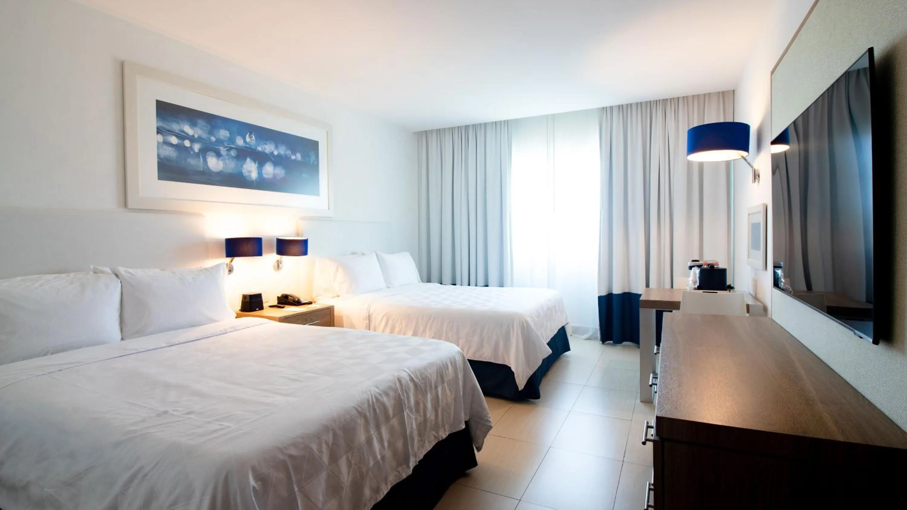 Photo of the whole room, Bed in Holiday Inn Acapulco La Isla by IHG