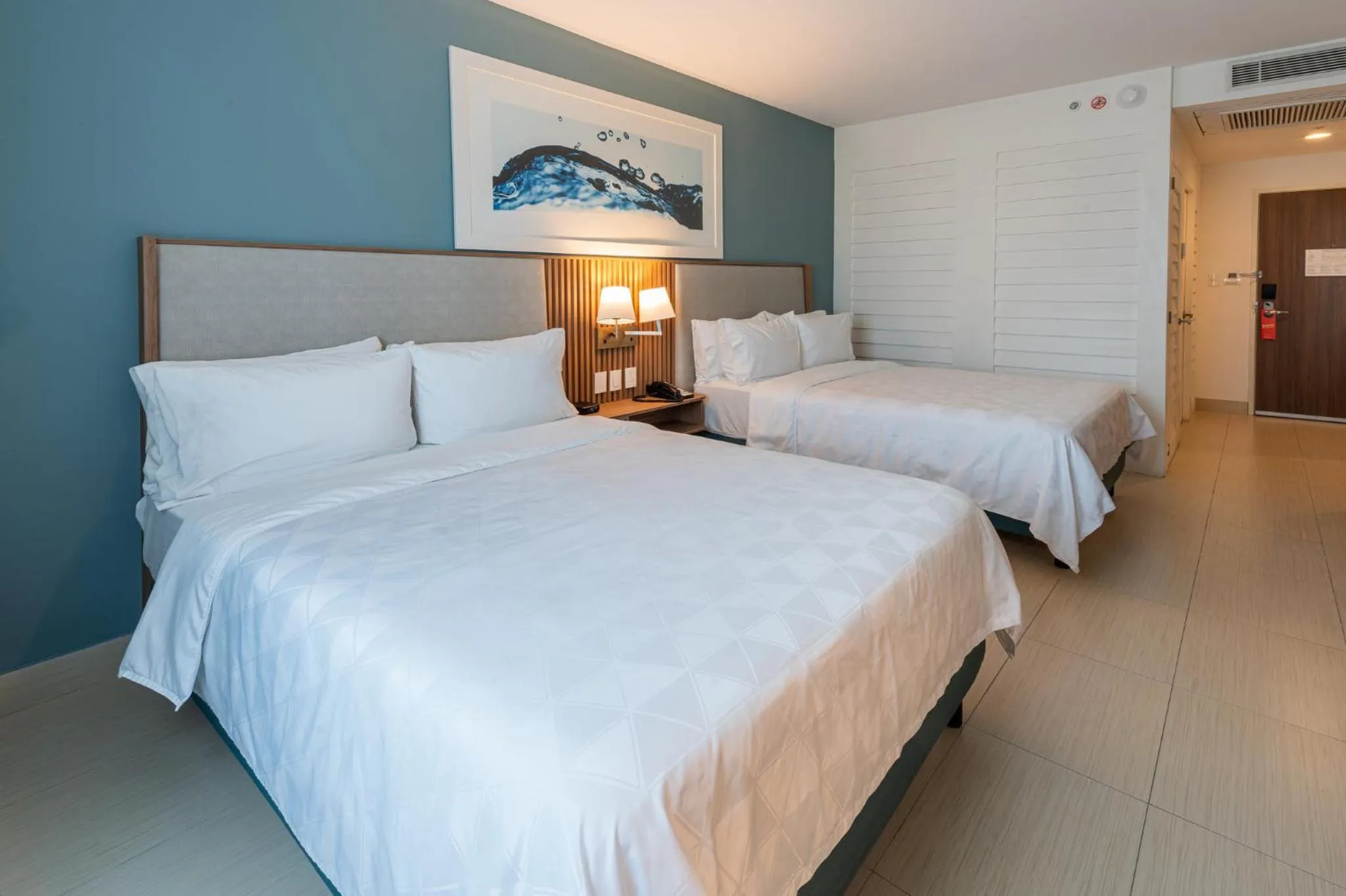 Photo of the whole room, Bed in Holiday Inn Acapulco La Isla by IHG