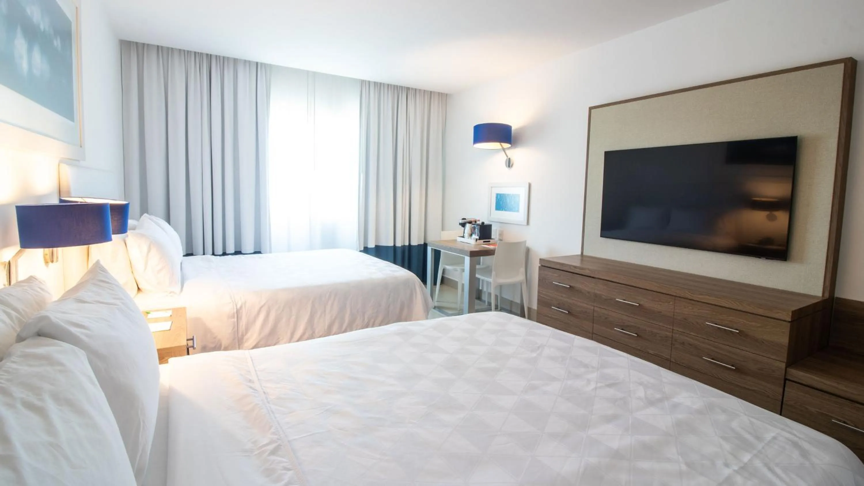 Photo of the whole room, Bed in Holiday Inn Acapulco La Isla by IHG