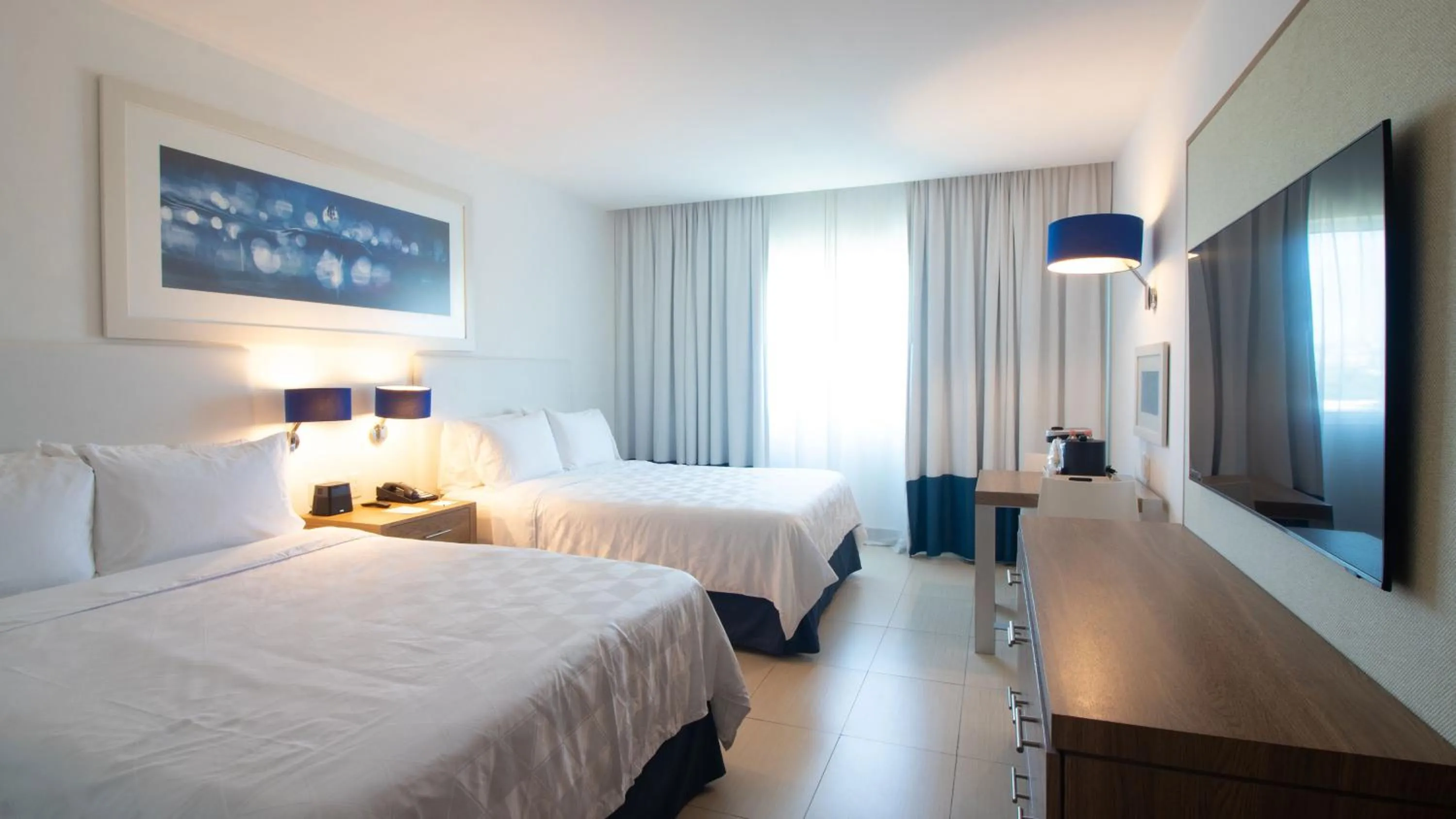 Photo of the whole room, Bed in Holiday Inn Acapulco La Isla by IHG