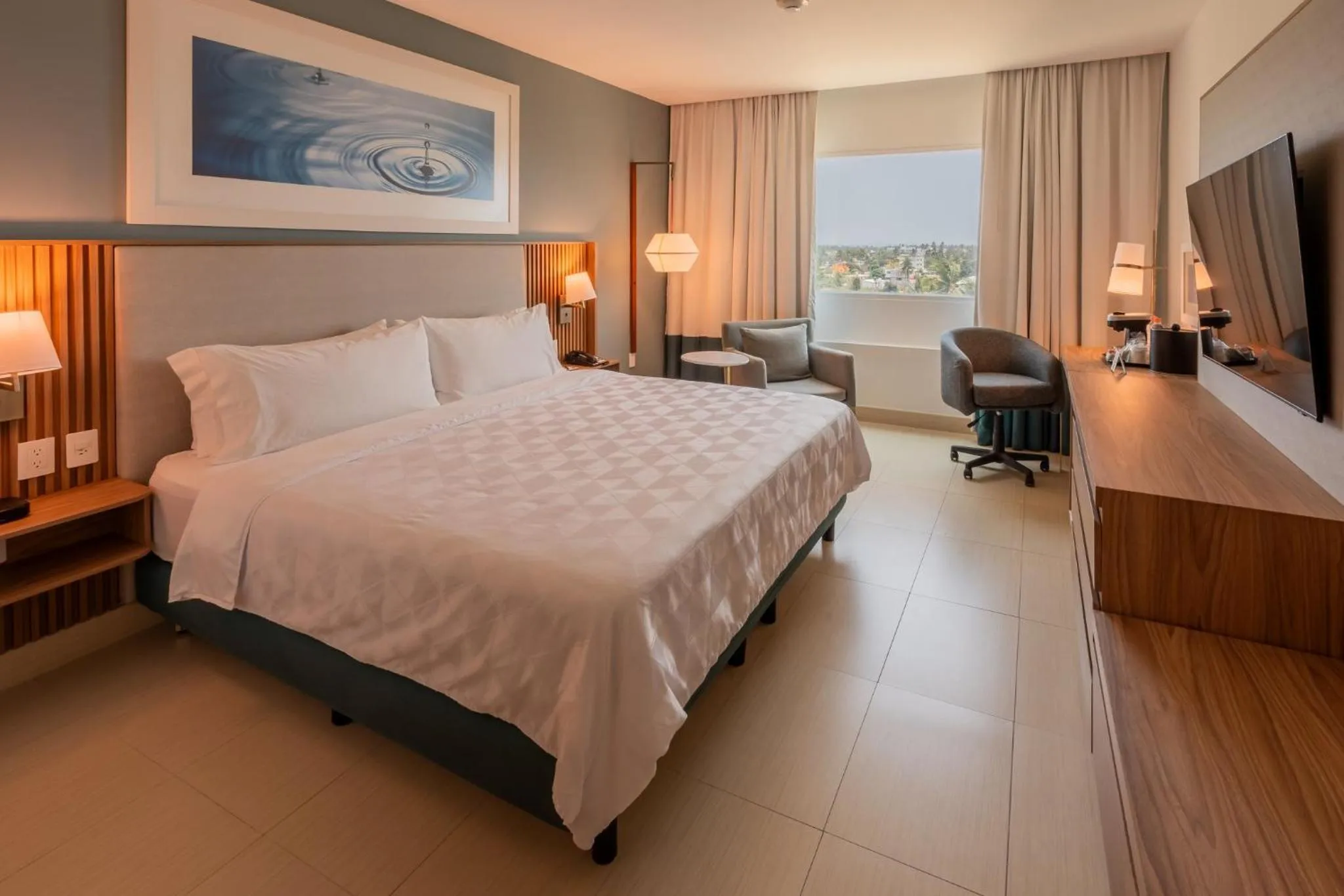 Photo of the whole room, Bed in Holiday Inn Acapulco La Isla by IHG