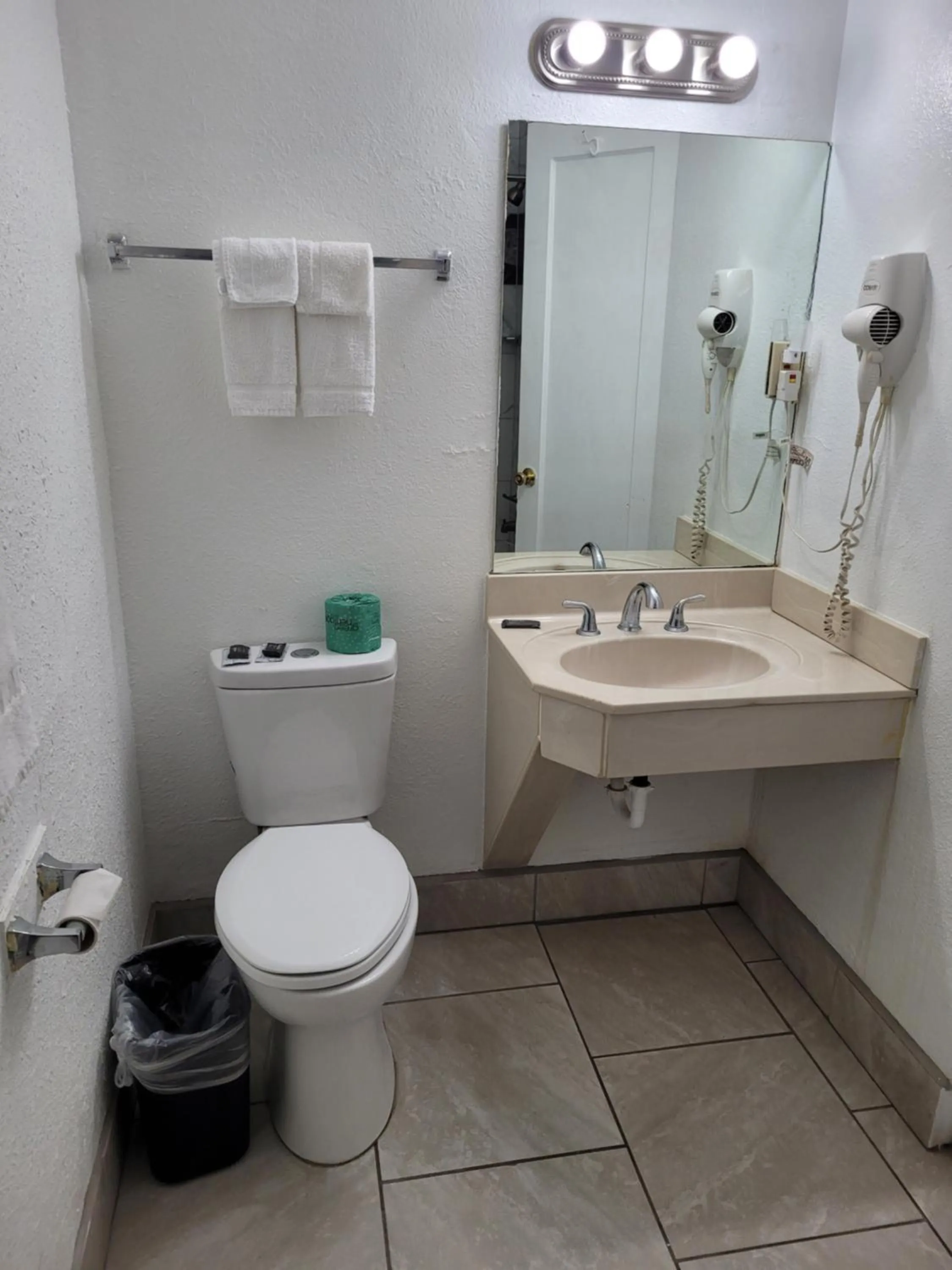 Bathroom in Sands Motel