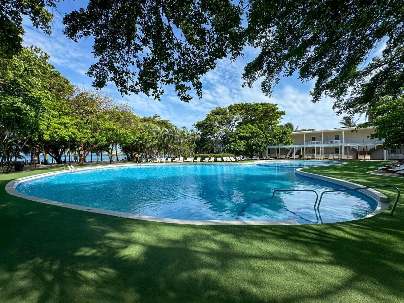Swimming pool in Hotel Henry Morgan All Inclusive