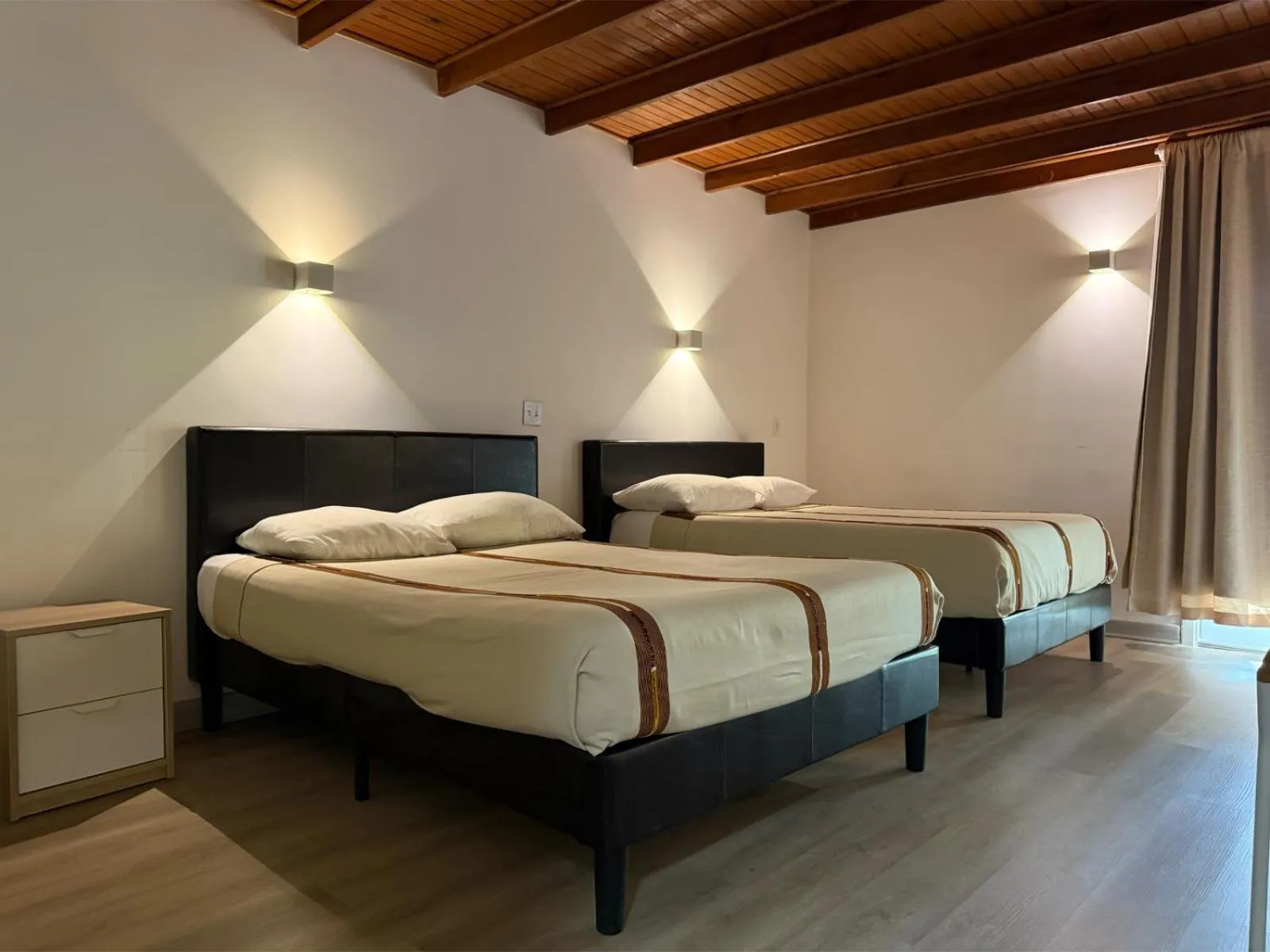 Photo of the whole room, Bed in Hotel Henry Morgan All Inclusive