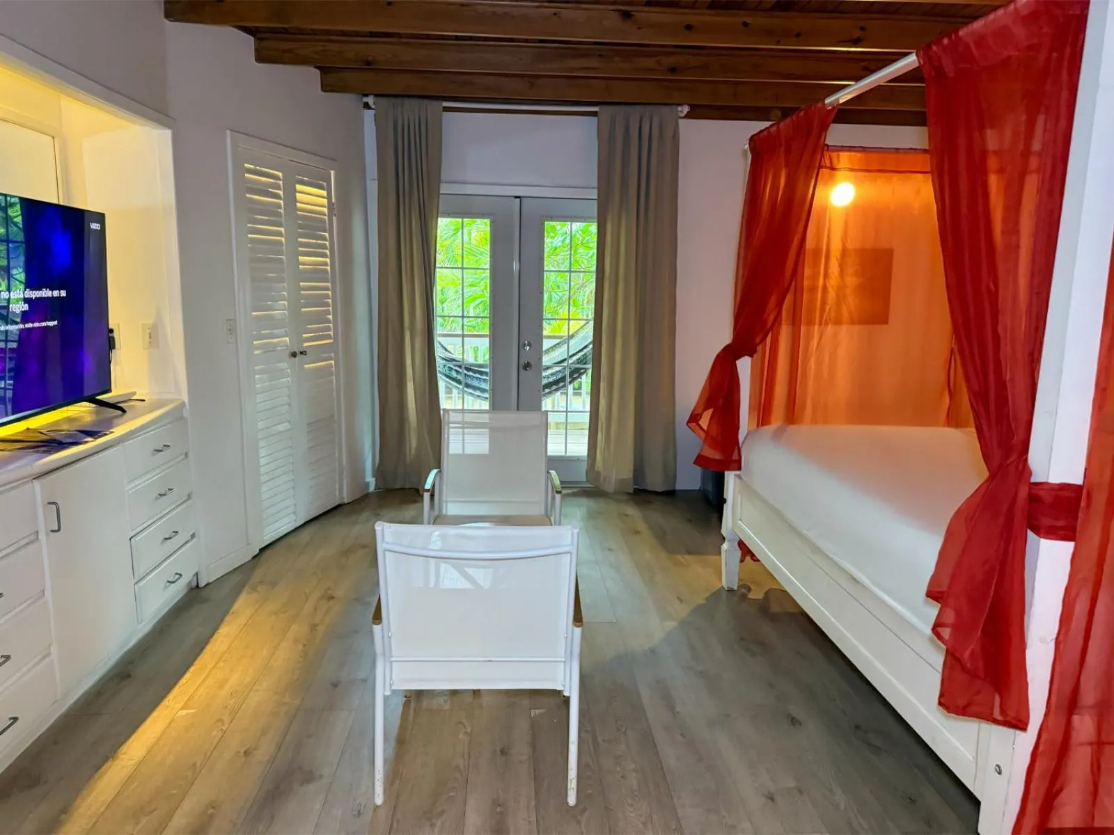 Bed in Hotel Henry Morgan All Inclusive