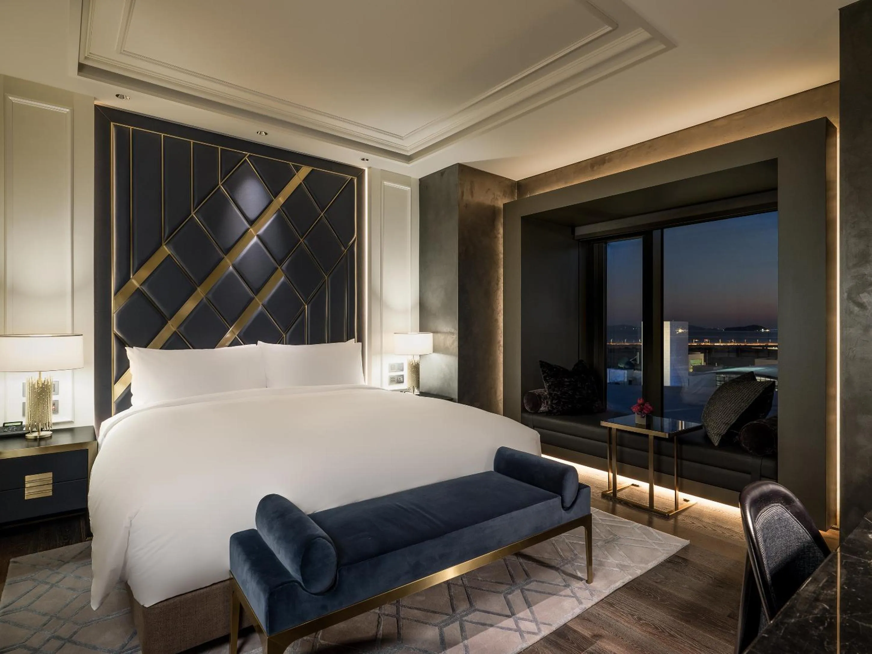 Photo of the whole room, Bed in Art Paradiso, Paradise City